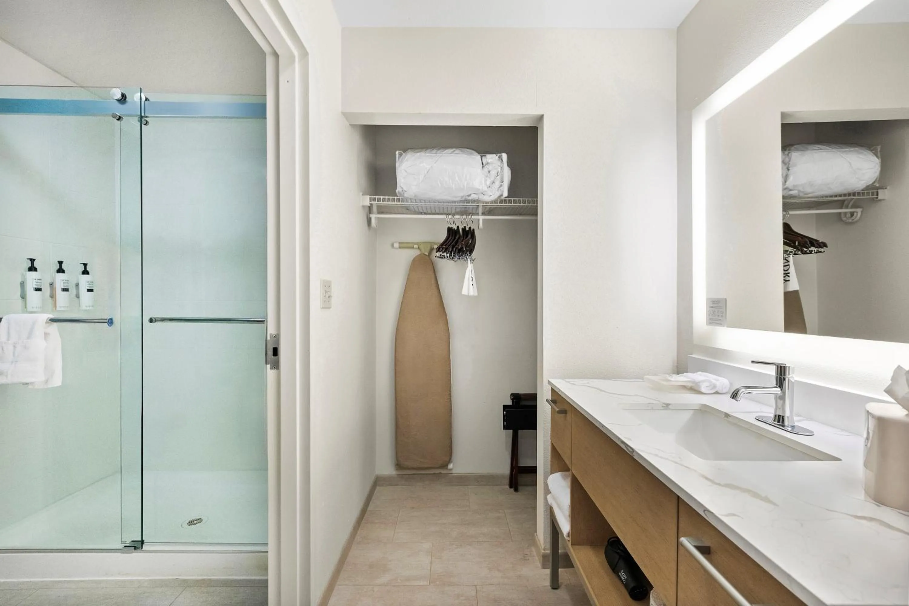 Bathroom in Homewood Suites Lancaster