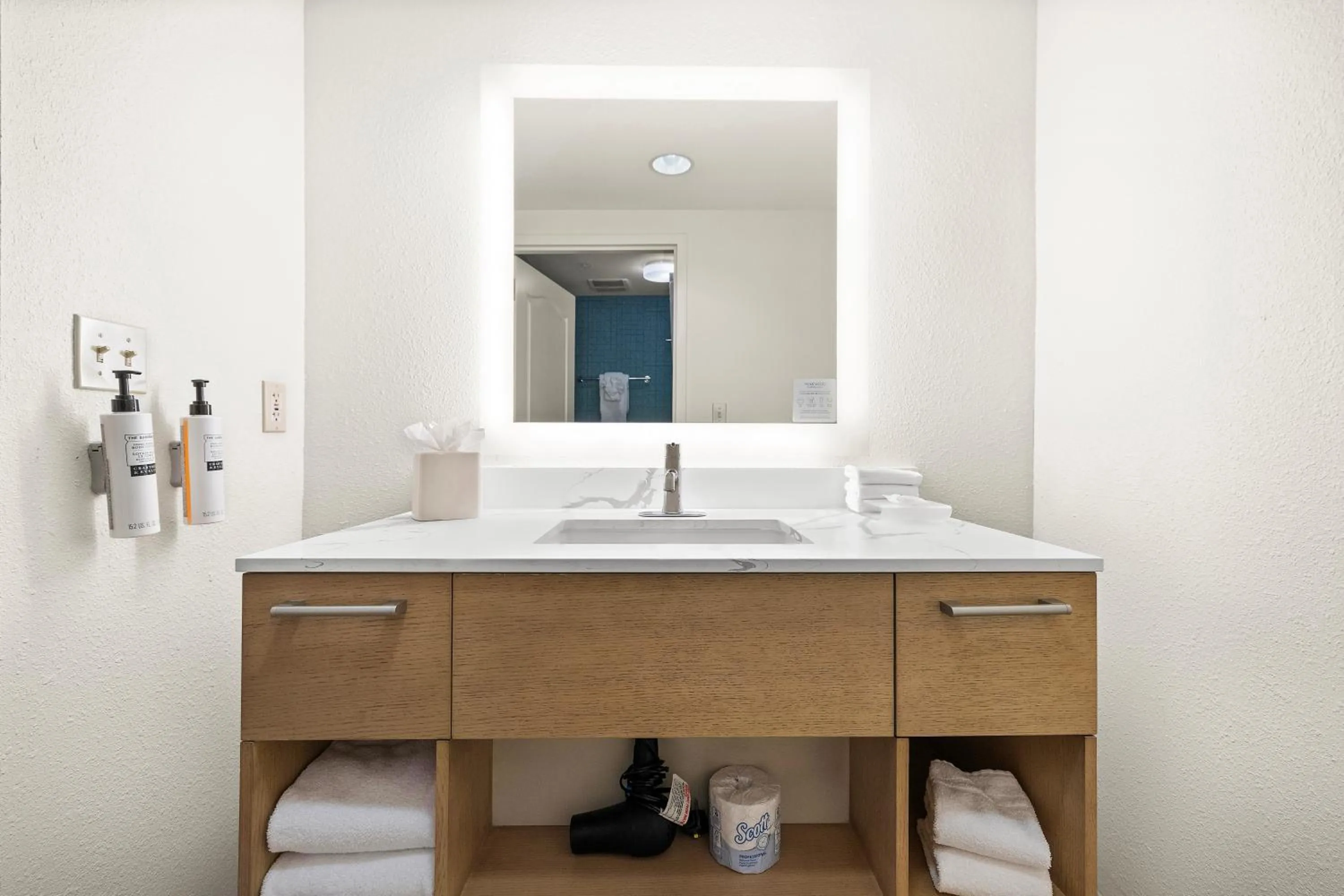 Bathroom in Homewood Suites Lancaster