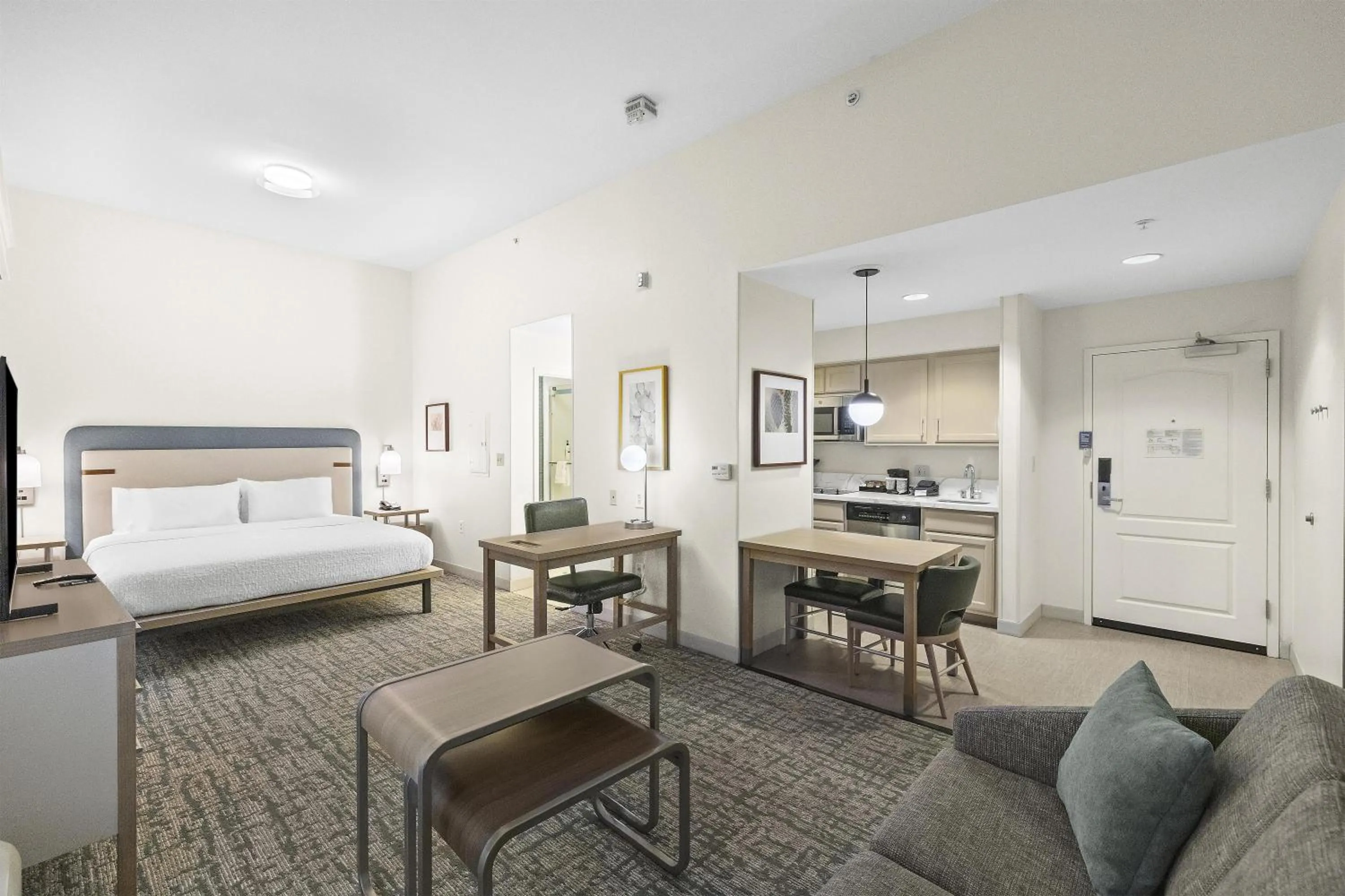 Living room, Bed in Homewood Suites Lancaster