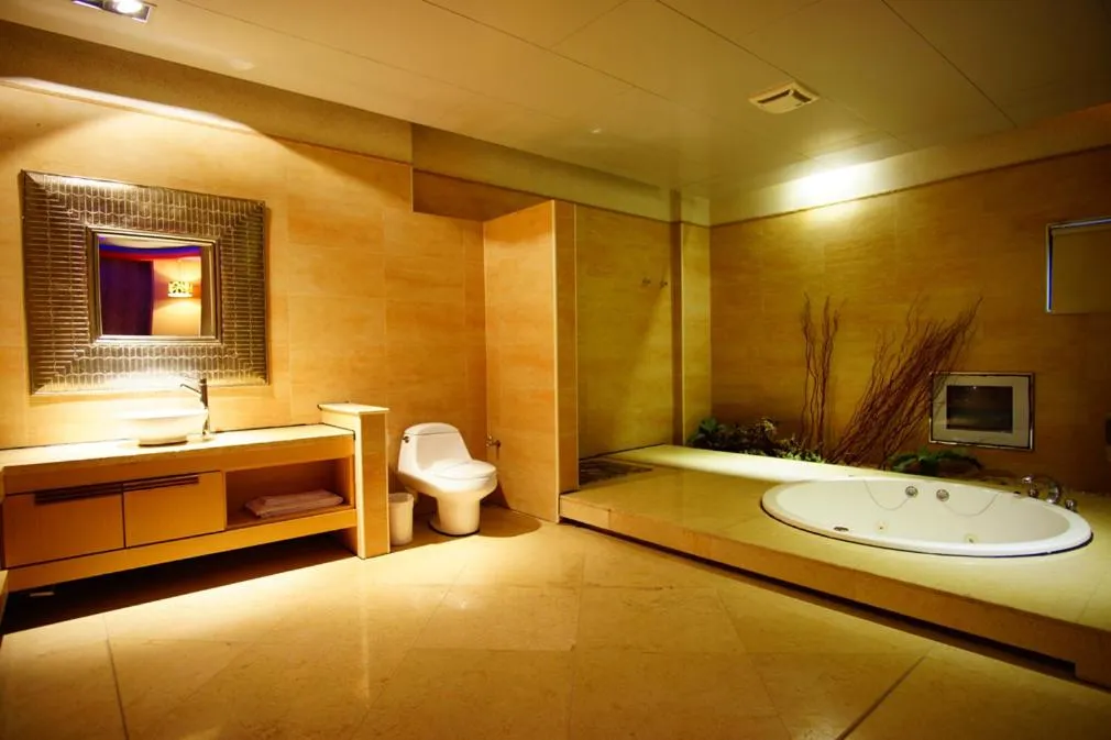 Bathroom in Water City Motel