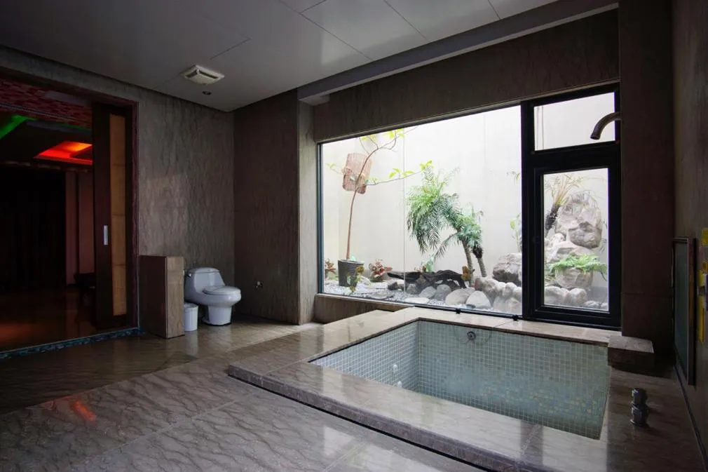 Bathroom in Water City Motel