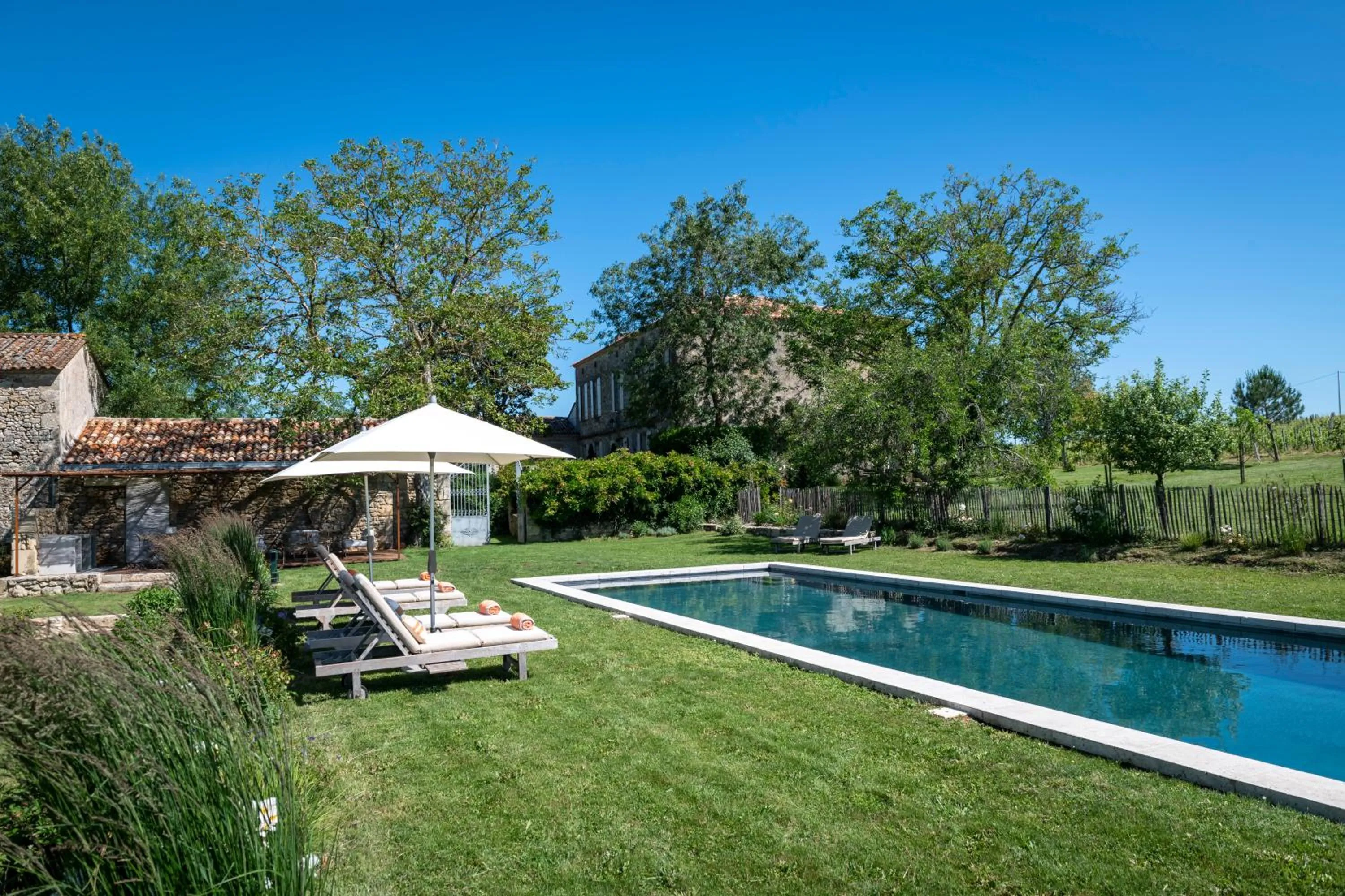 Pool view in Maison Le Sèpe - Vignoble Bio et Maison d'hôtes