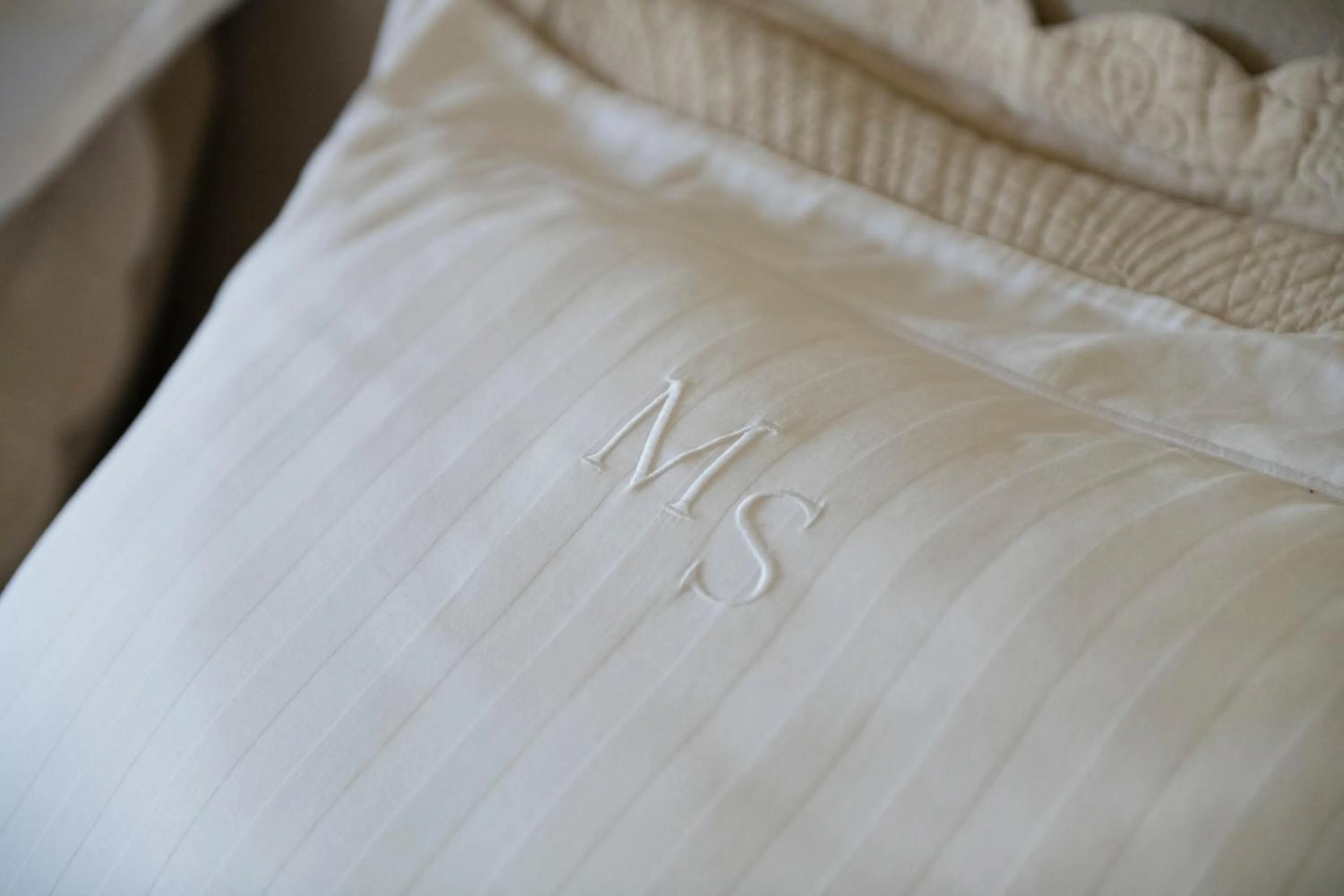 Decorative detail, Bed in Maison Le Sèpe - Vignoble Bio et Maison d'hôtes