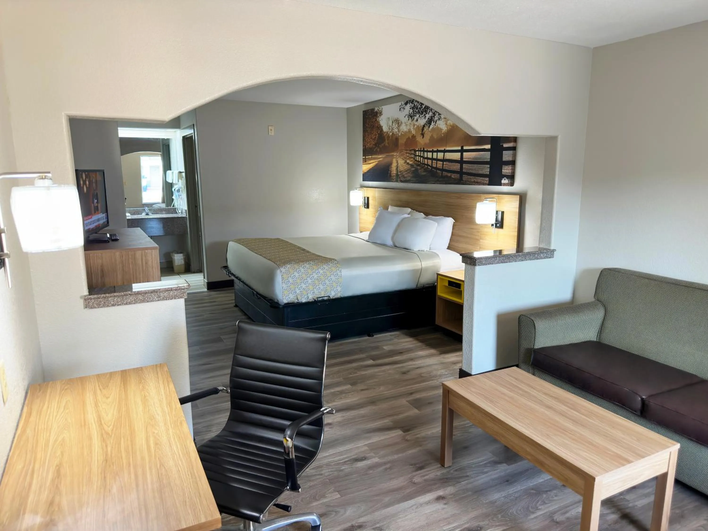Bedroom, Bed in Days Inn & Suites by Wyndham Opelousas