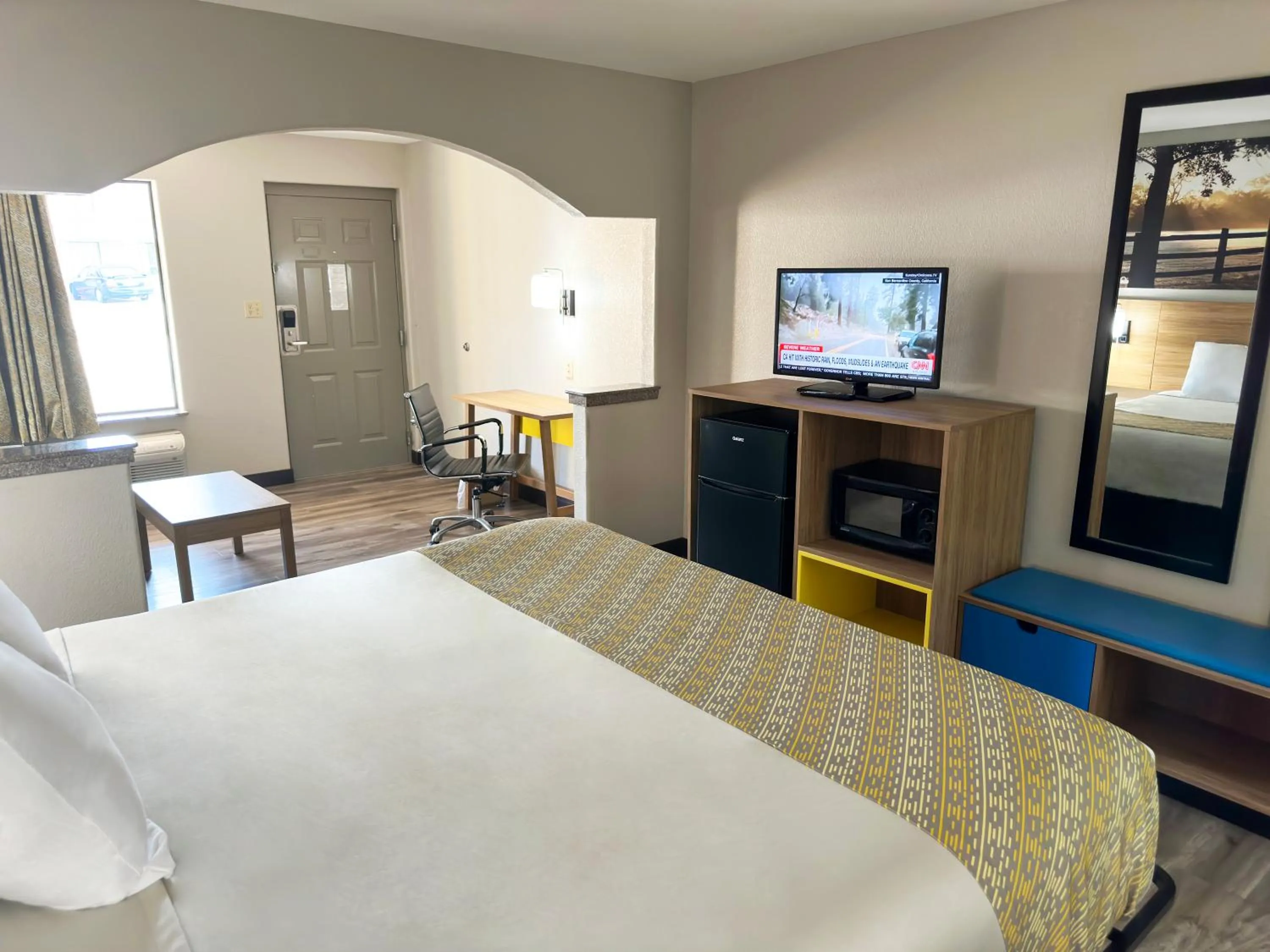 Bedroom, Bed in Days Inn & Suites by Wyndham Opelousas