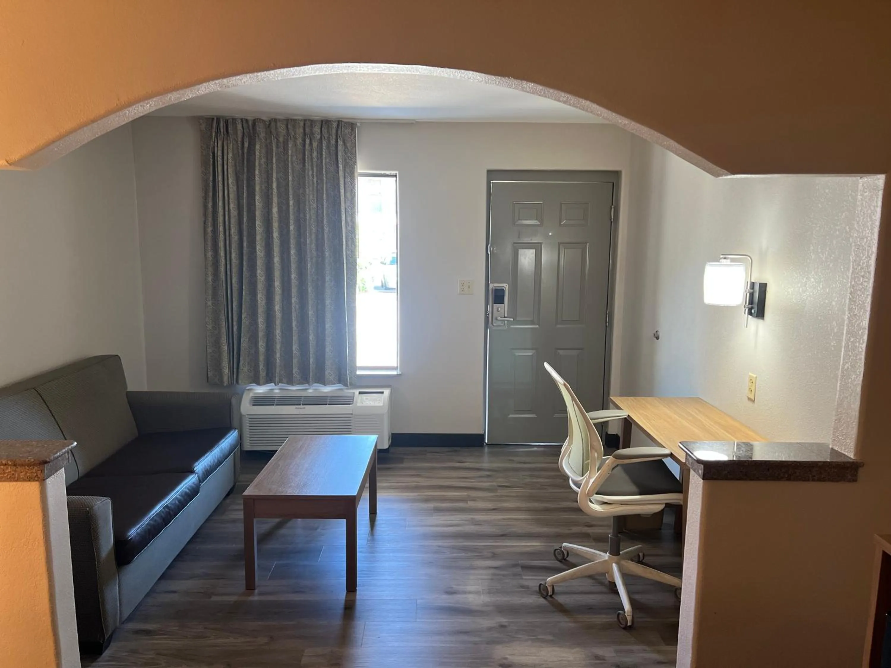 Bedroom in Days Inn & Suites by Wyndham Opelousas