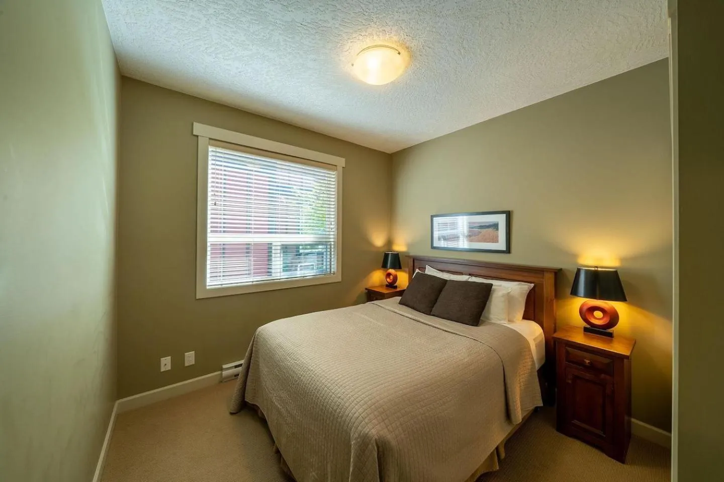 Bed in Sooke Harbour Resort & Marina