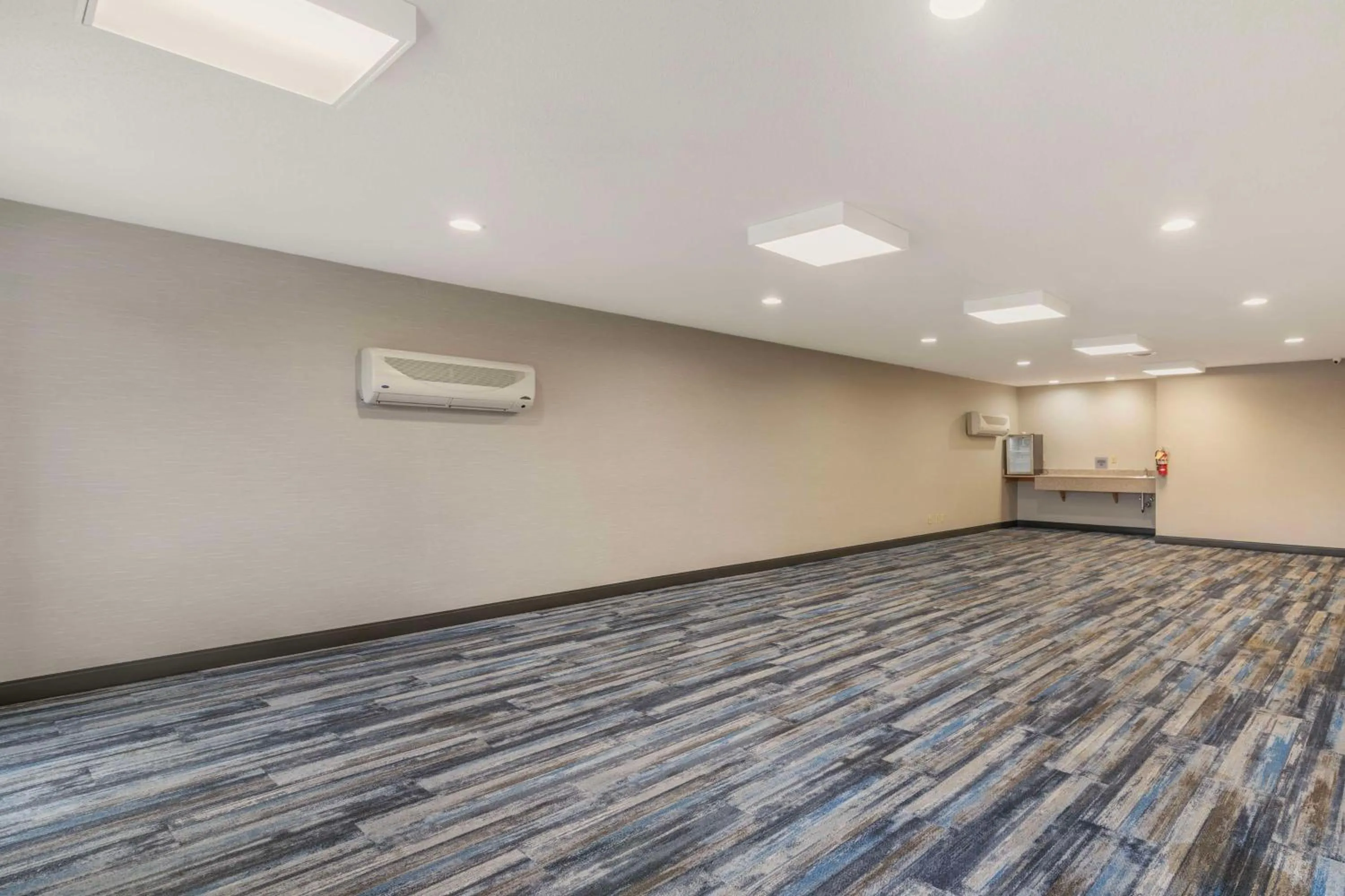 Meeting/conference room in Best Western Liverpool-Syracuse Inn & Suites