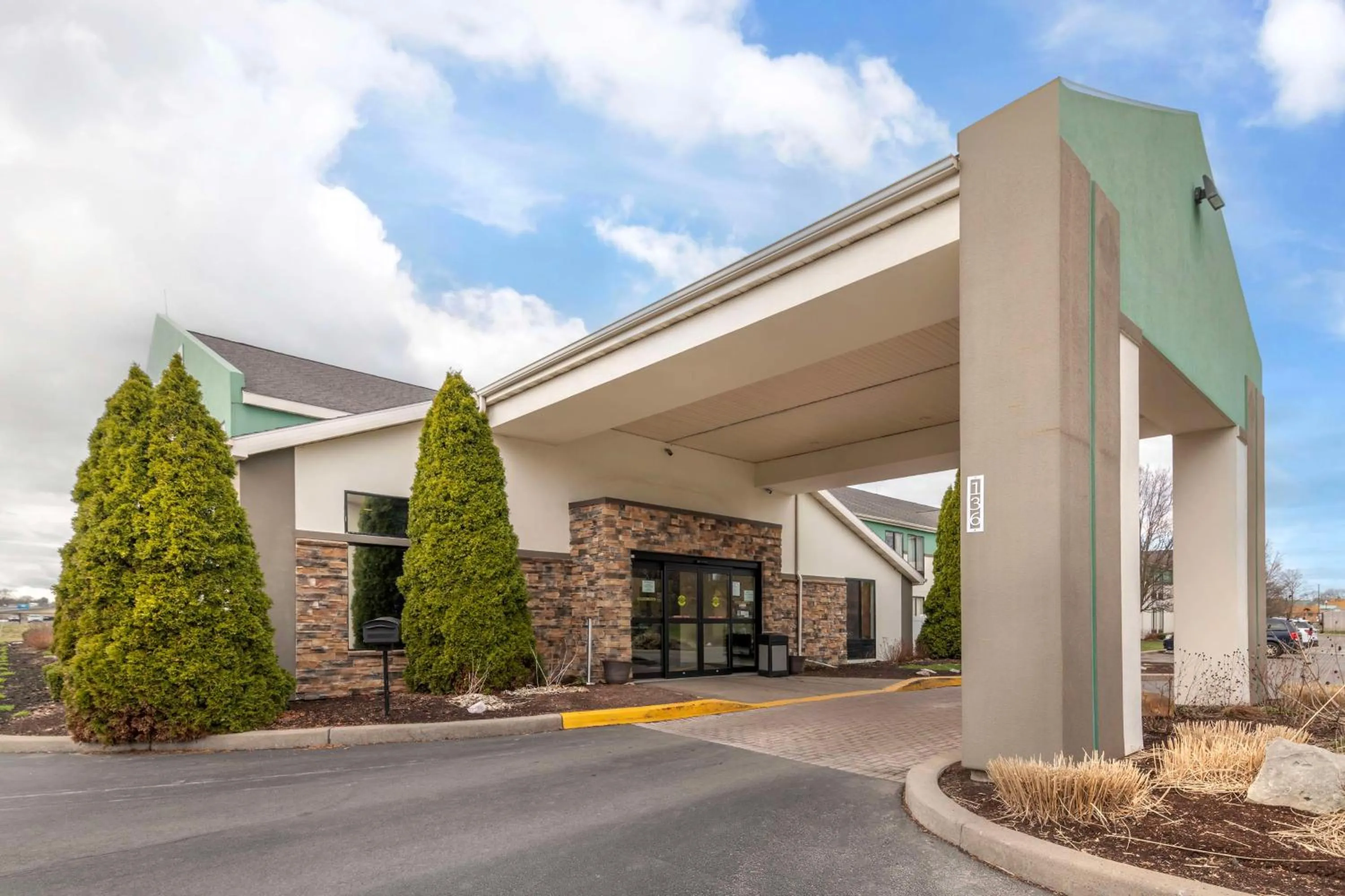 Property building in Best Western Liverpool-Syracuse Inn & Suites