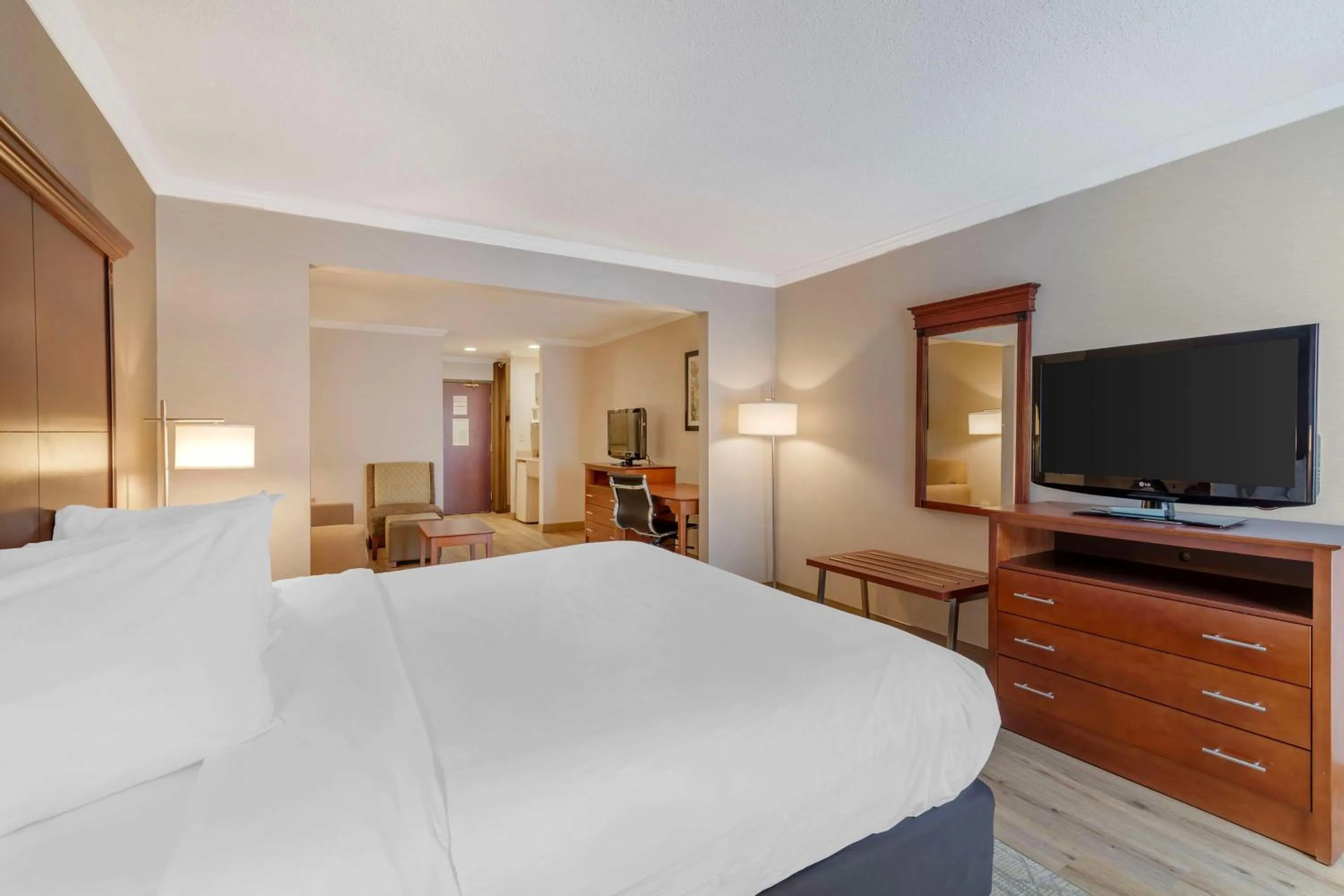 Bedroom, Bed in Best Western Liverpool-Syracuse Inn & Suites