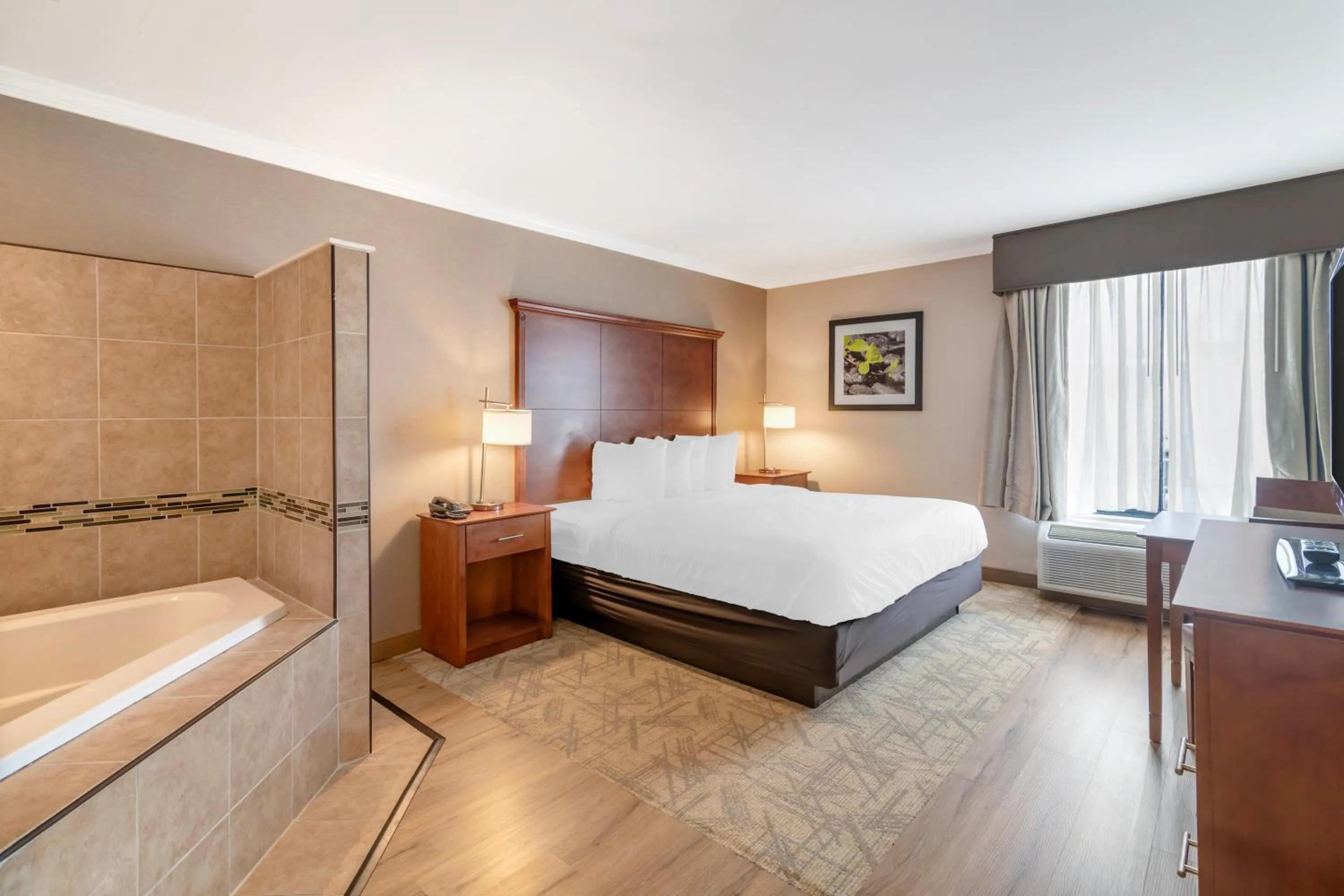 Bed in Best Western Liverpool-Syracuse Inn & Suites