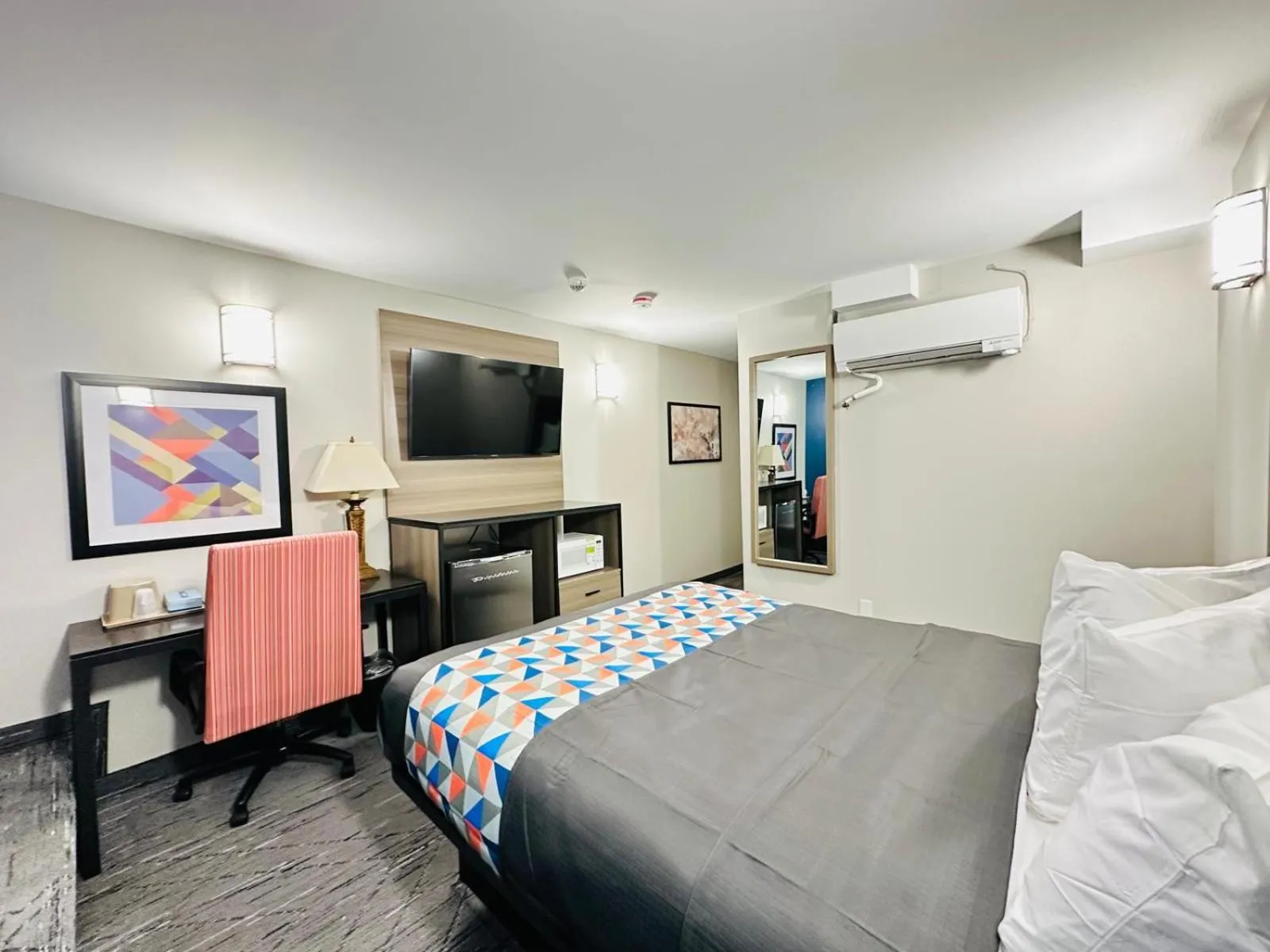 Photo of the whole room, Bed in Northland Motel