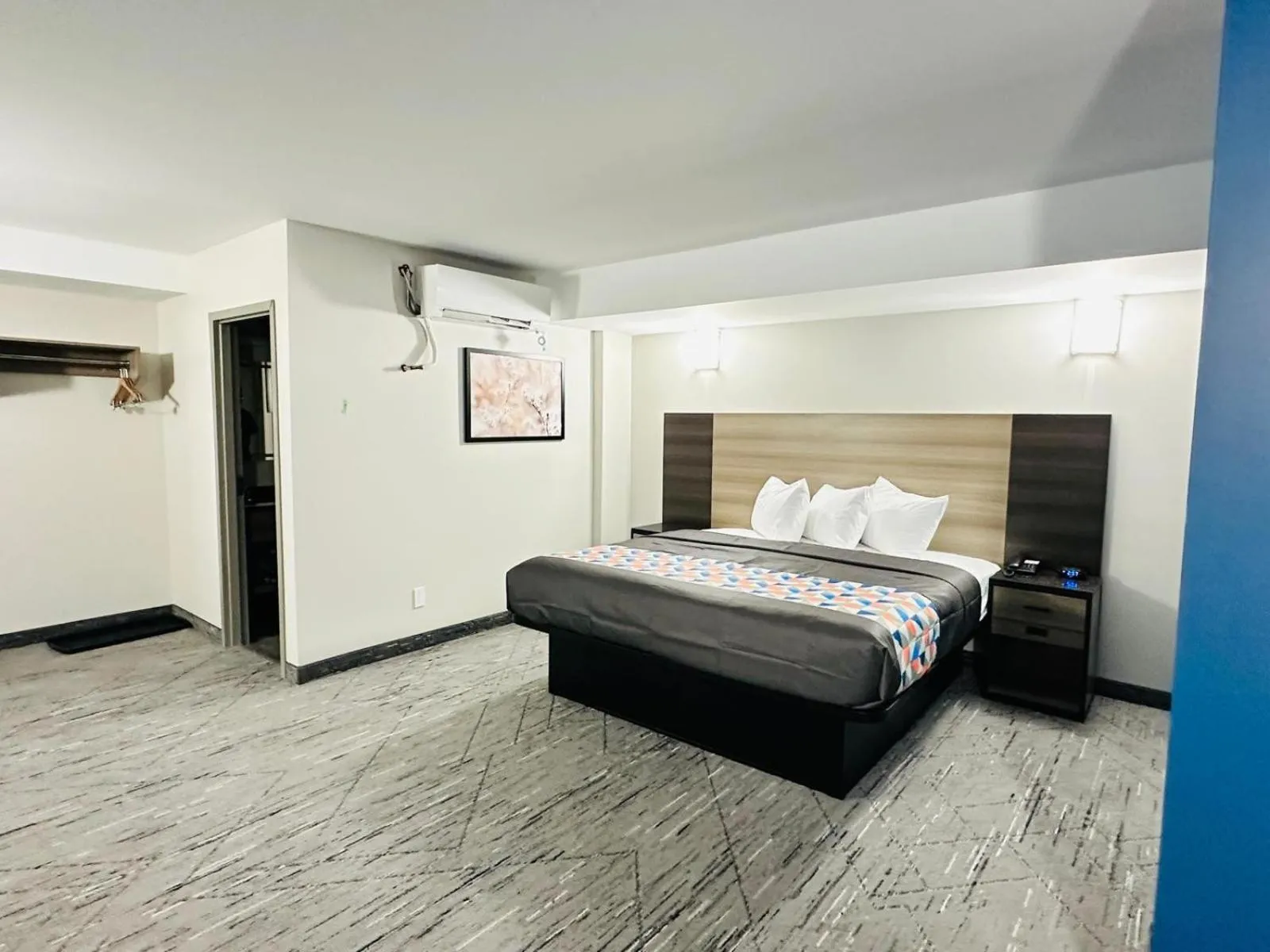 Photo of the whole room, Bed in Northland Motel