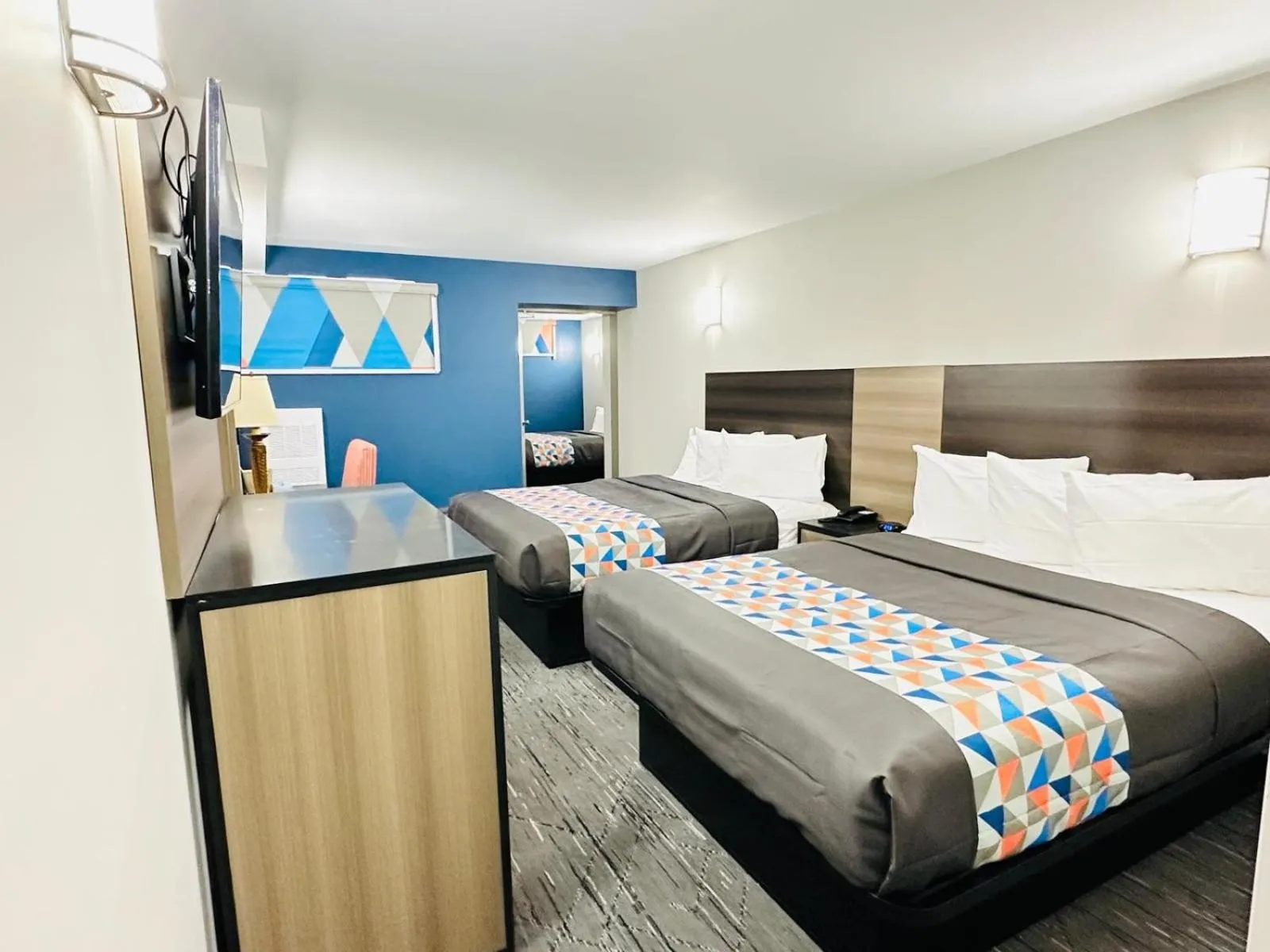 Photo of the whole room, Bed in Northland Motel