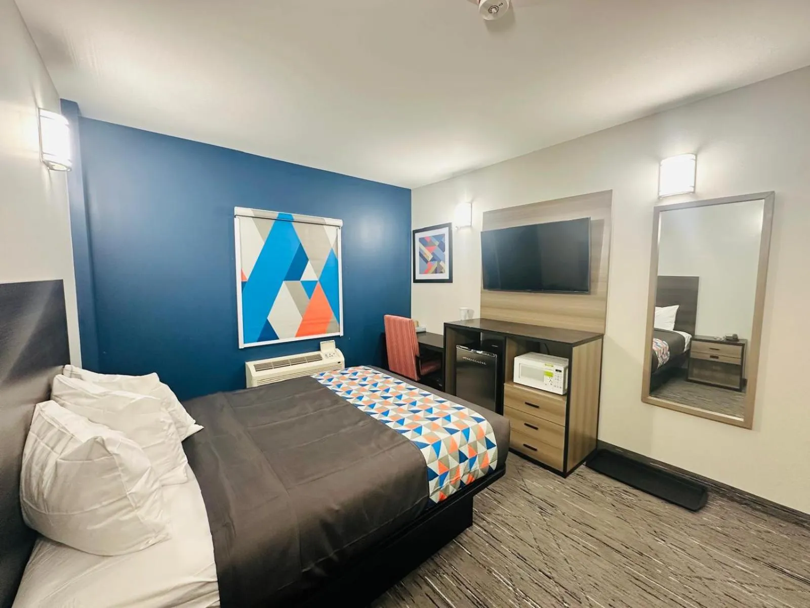 Photo of the whole room, Bed in Northland Motel