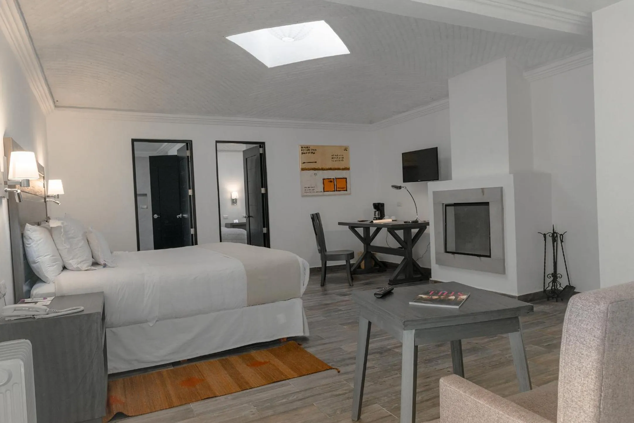 Coffee/tea facilities, Bed in Hotel La Morada