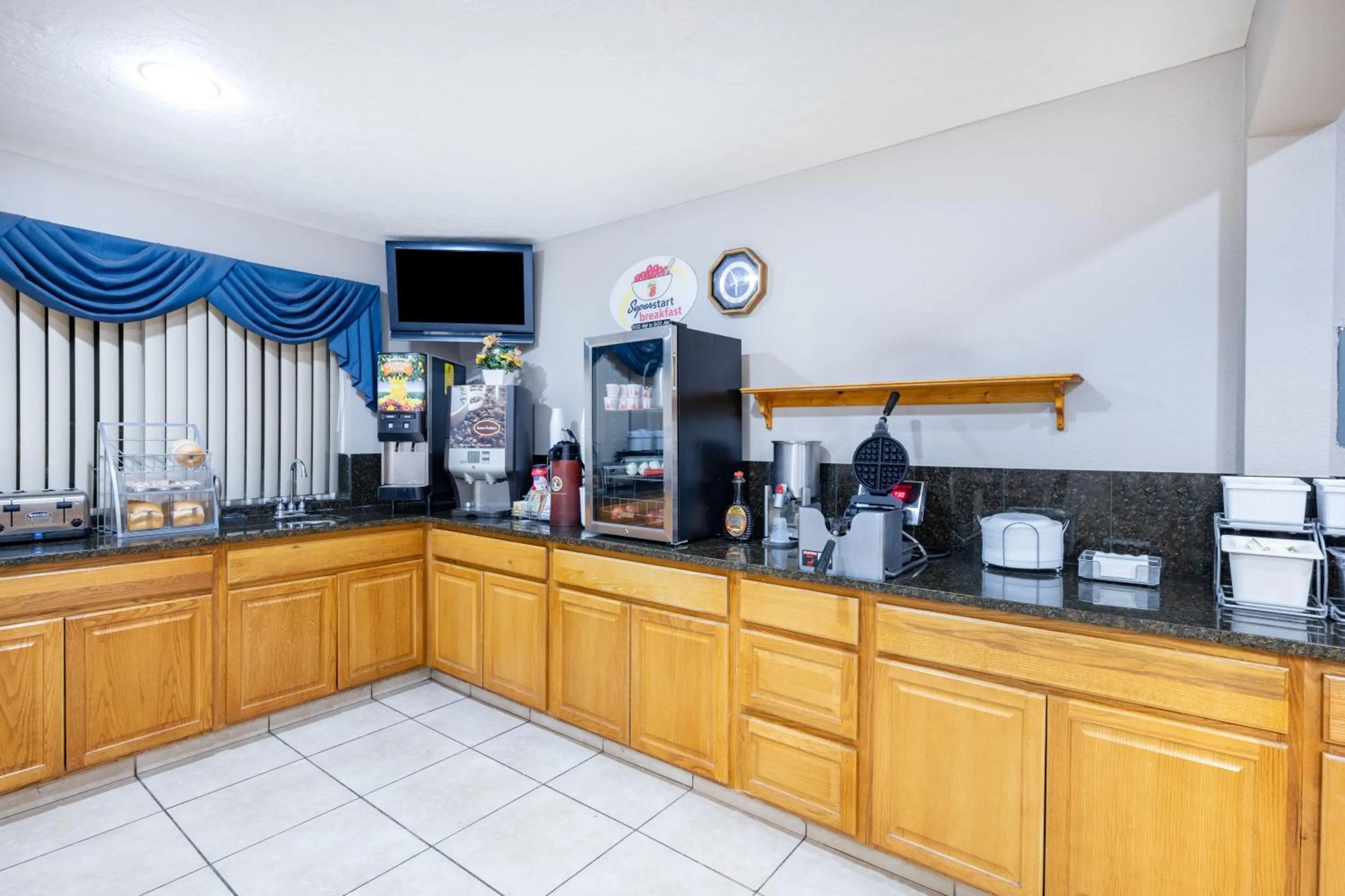 Coffee/tea facilities in Super 8 by Wyndham Richfield UT