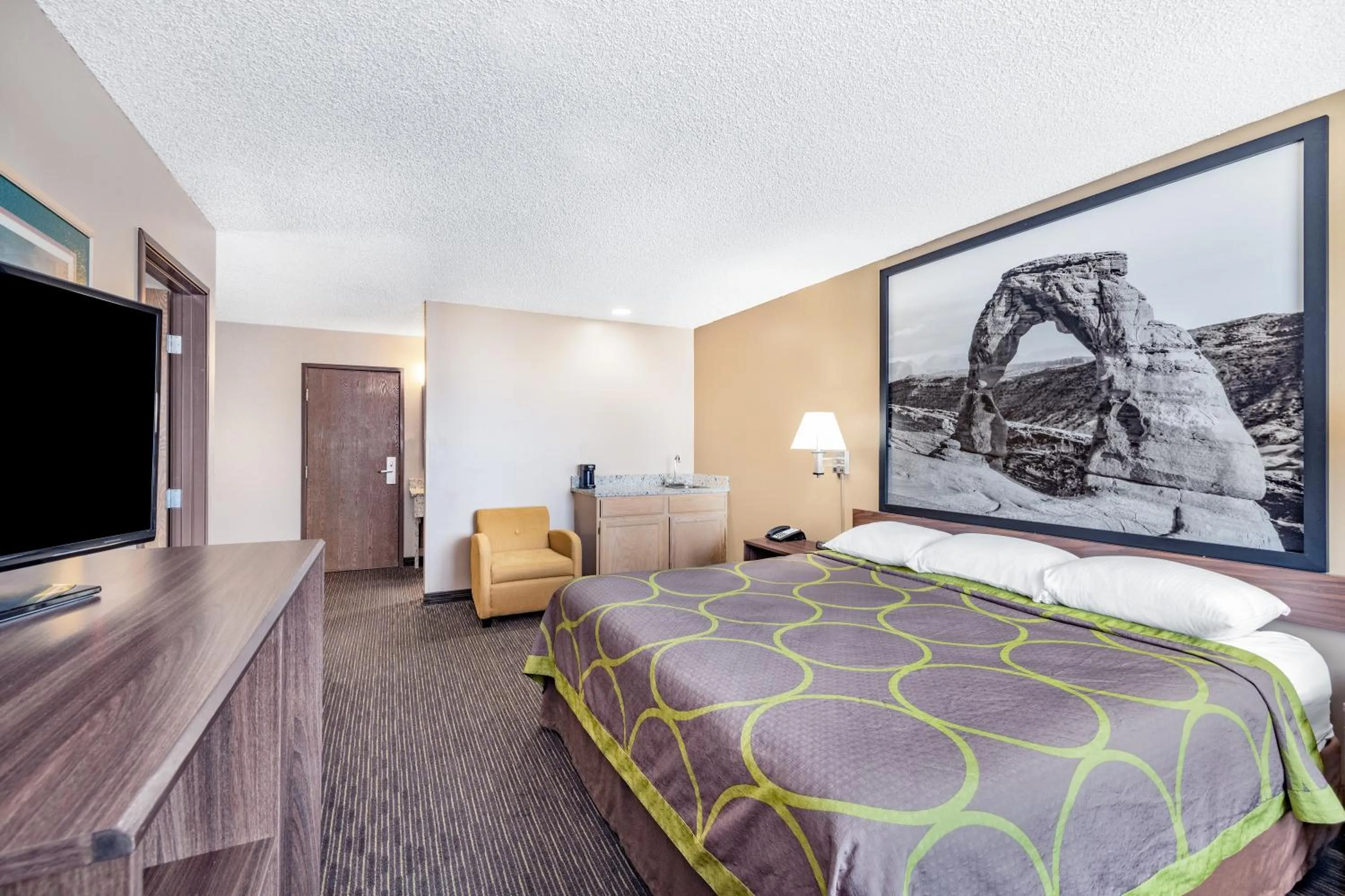 Bedroom, Bed in Super 8 by Wyndham Richfield UT