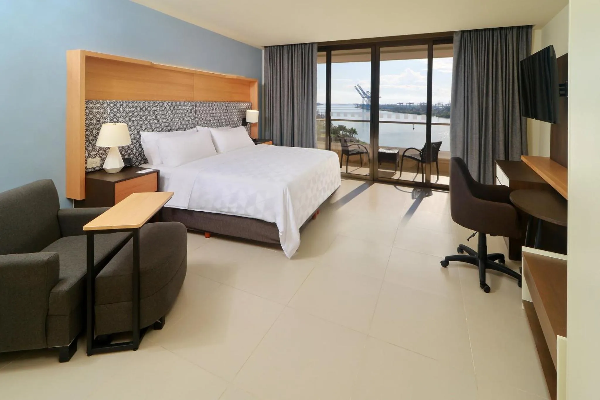Photo of the whole room, Bed in Holiday Inn Tuxpan - Convention Center by IHG