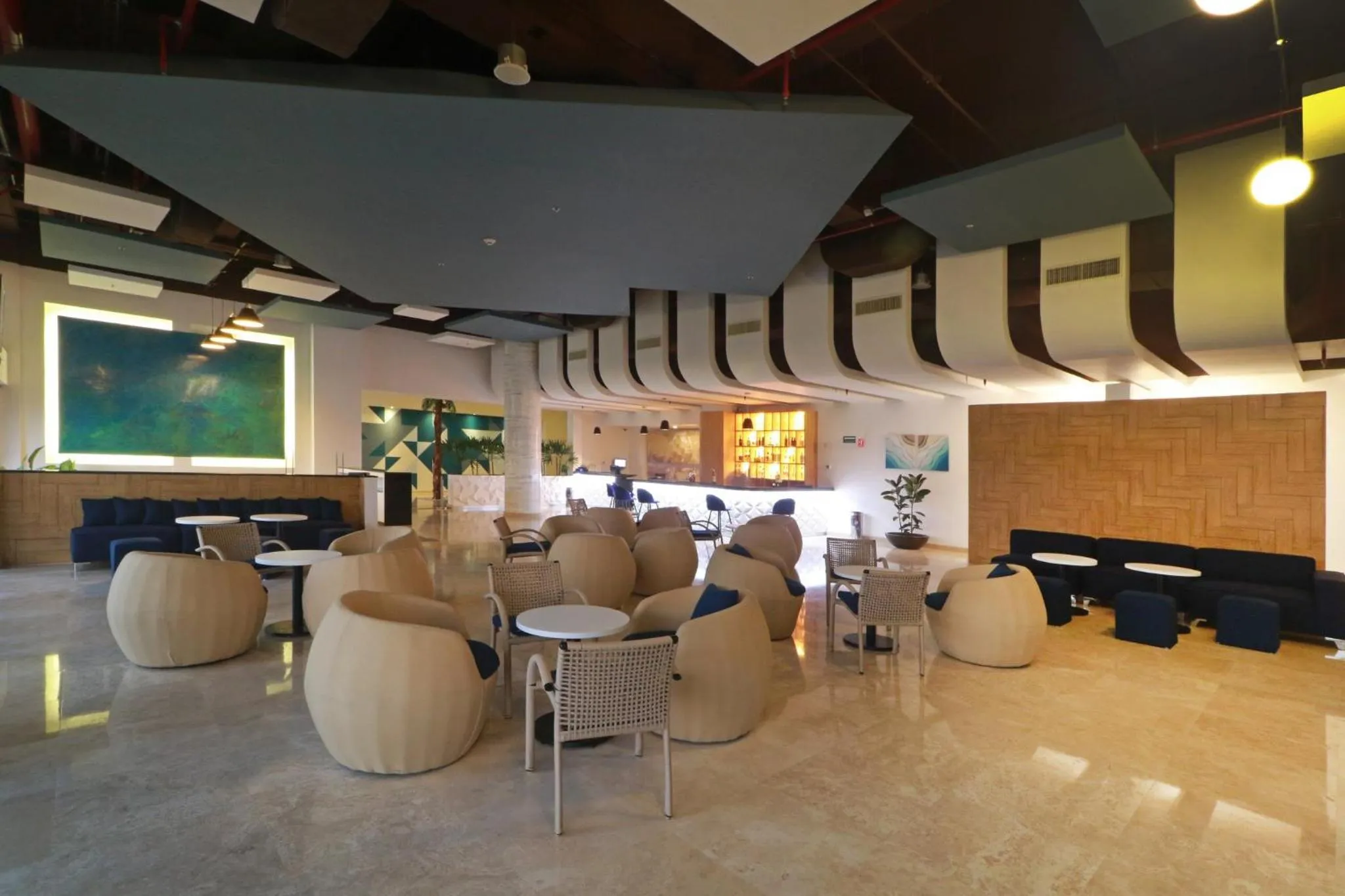 Lounge or bar in Holiday Inn Tuxpan - Convention Center by IHG