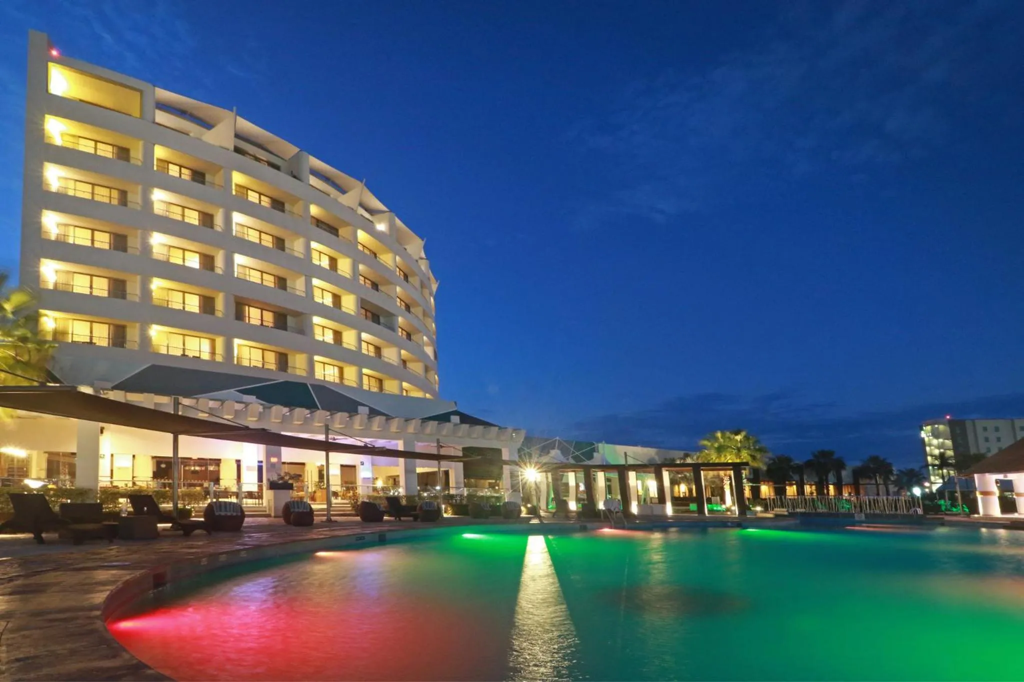 Swimming pool in Holiday Inn Tuxpan - Convention Center by IHG