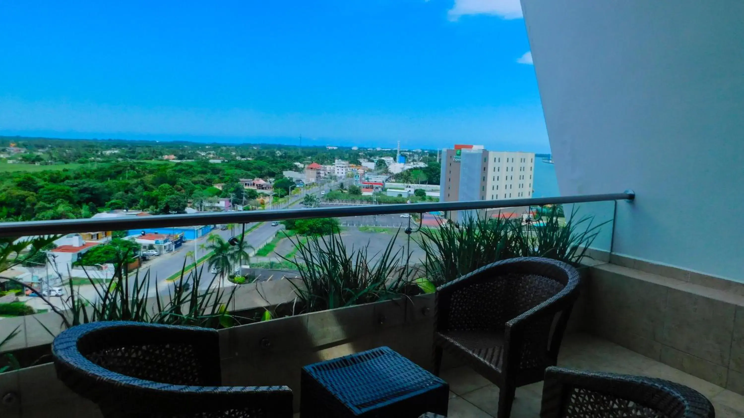 One-Bedroom Suite in Holiday Inn Tuxpan - Convention Center by IHG One-Bedroom Suite in Holiday Inn Tuxpan - Convention Center by IHG