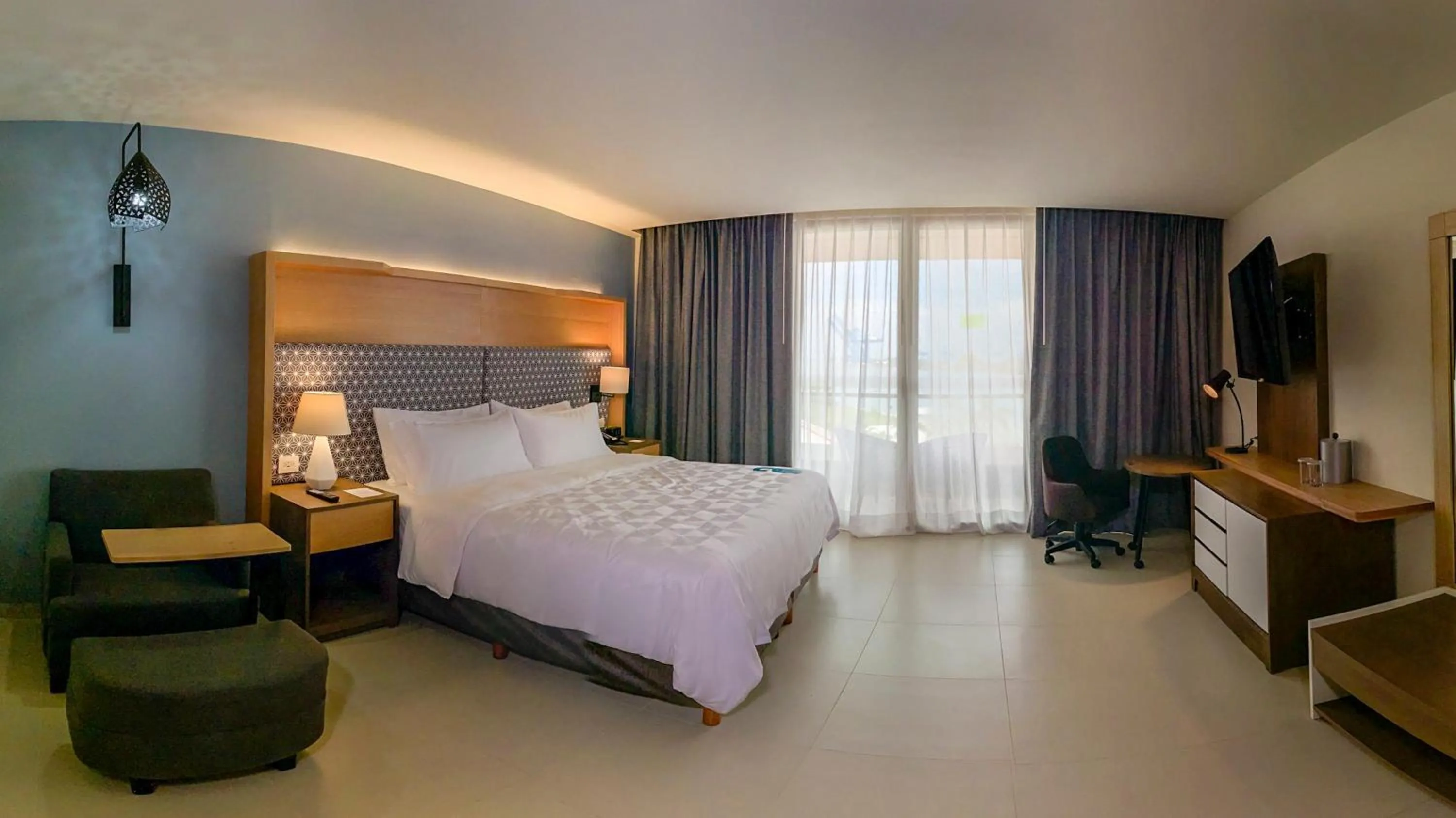 Photo of the whole room, Bed in Holiday Inn Tuxpan - Convention Center by IHG
