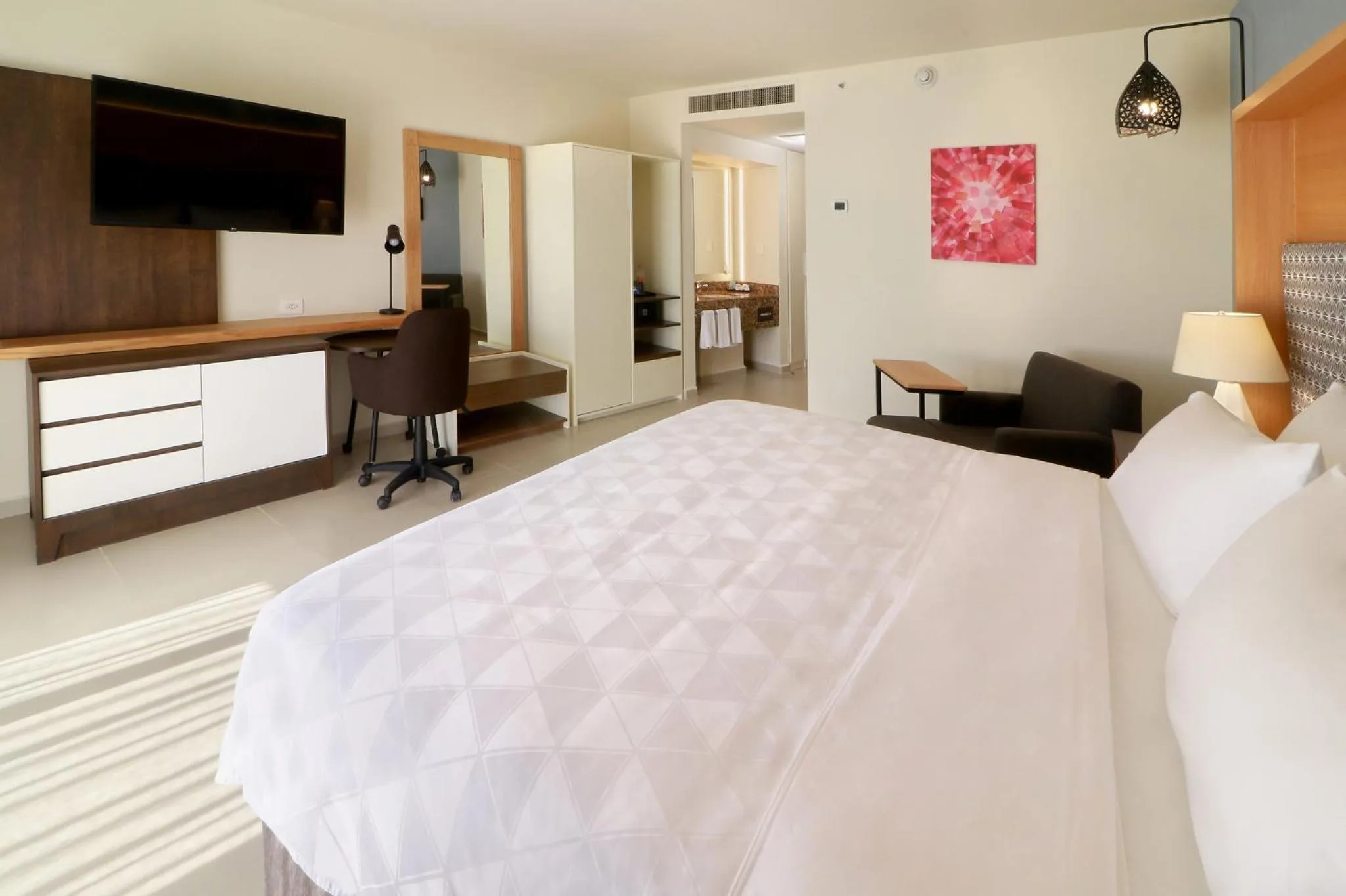 Photo of the whole room, Bed in Holiday Inn Tuxpan - Convention Center by IHG
