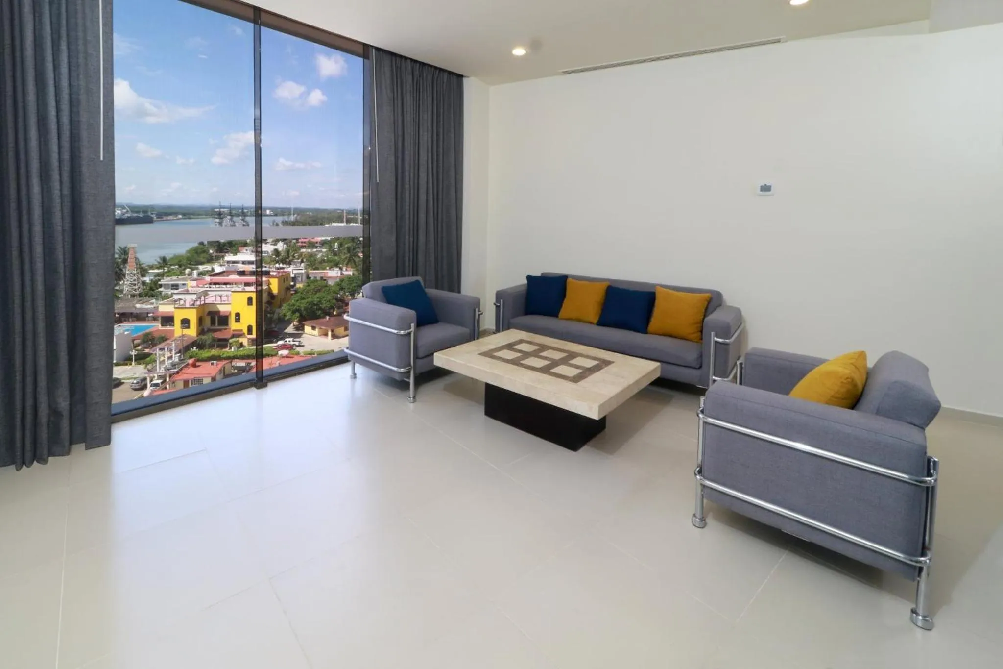 Photo of the whole room in Holiday Inn Tuxpan - Convention Center by IHG