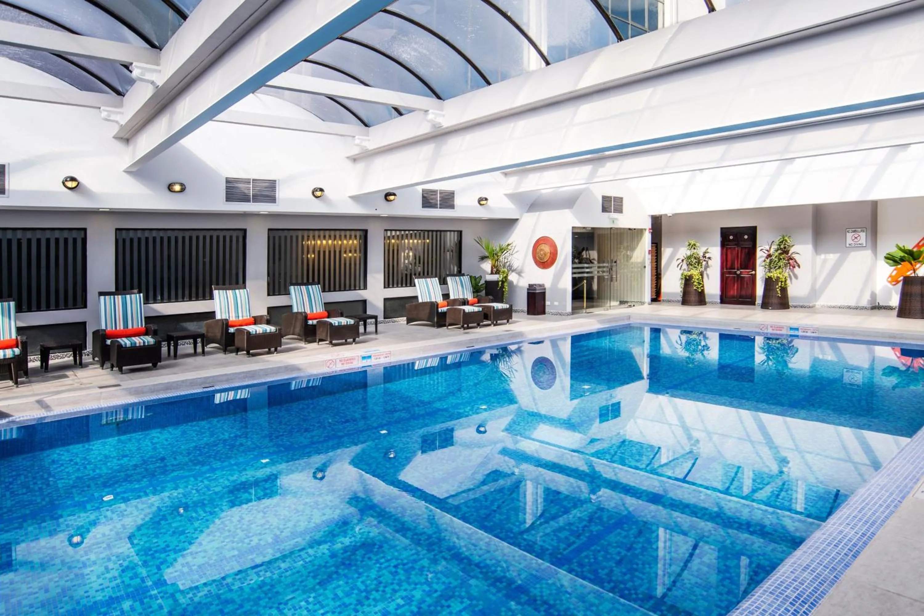 Swimming pool in Delta Hotels by Marriott San Jose Aurola