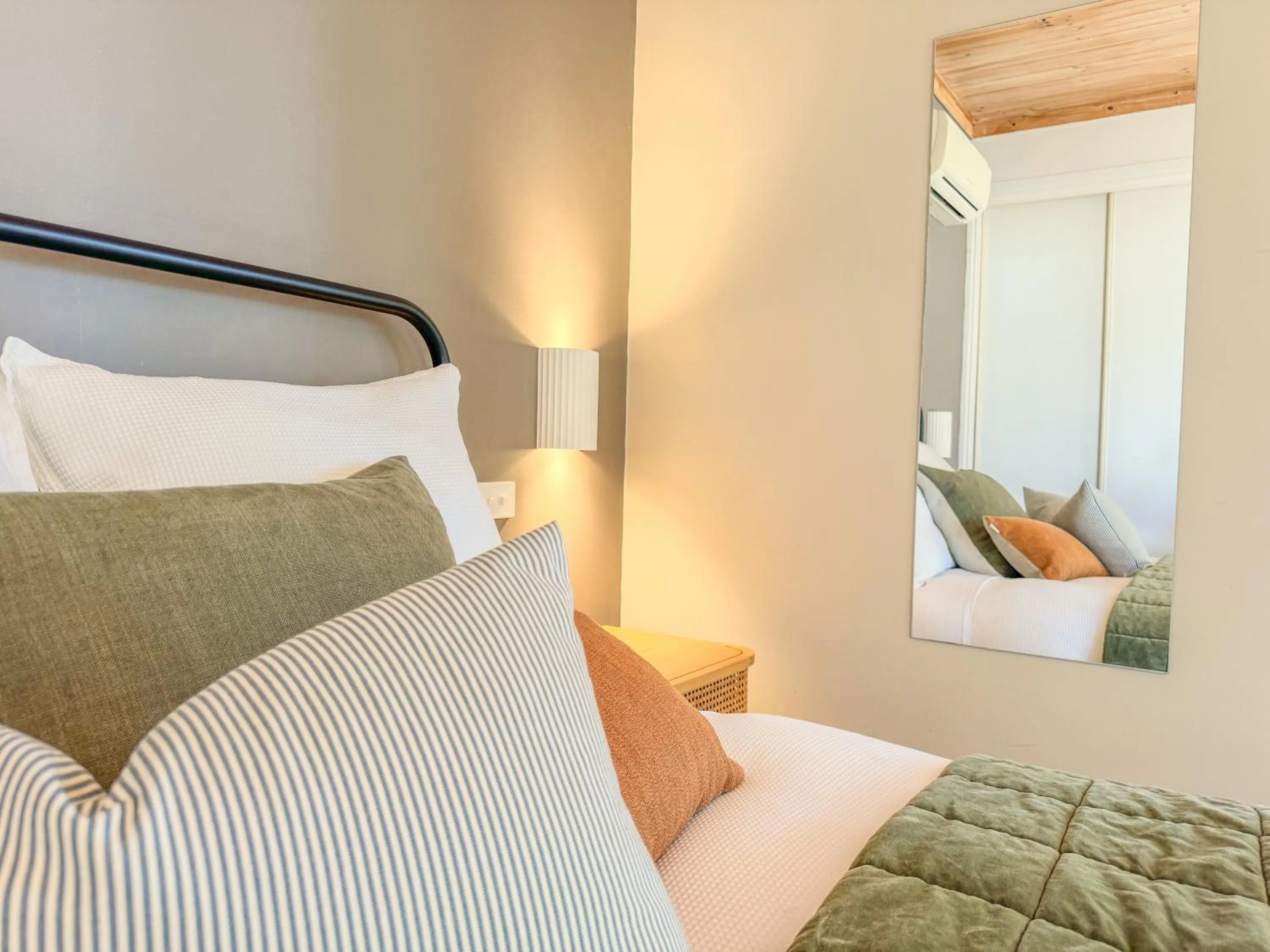 Bed in Clonmara Country House and Cottages