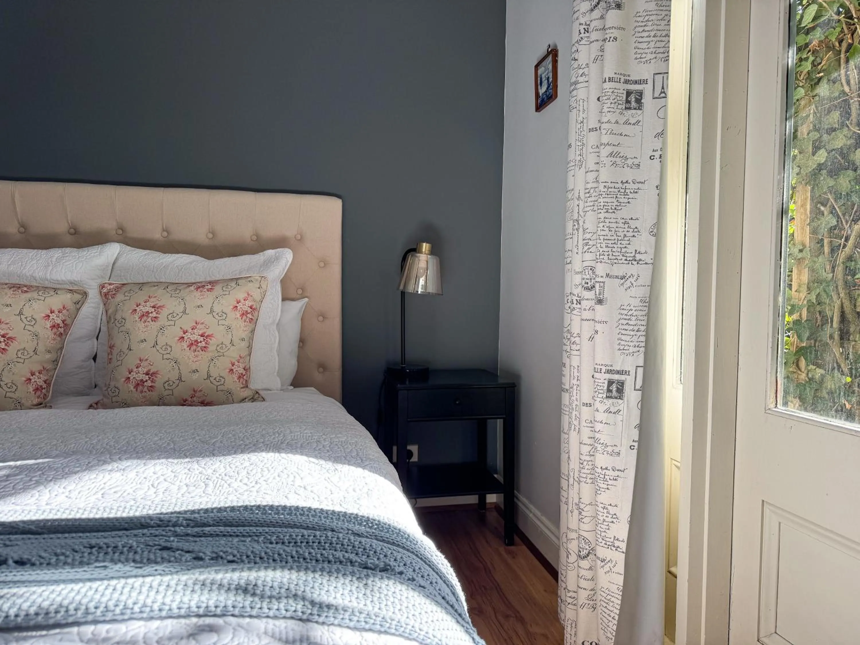 Bed in Clonmara Country House and Cottages