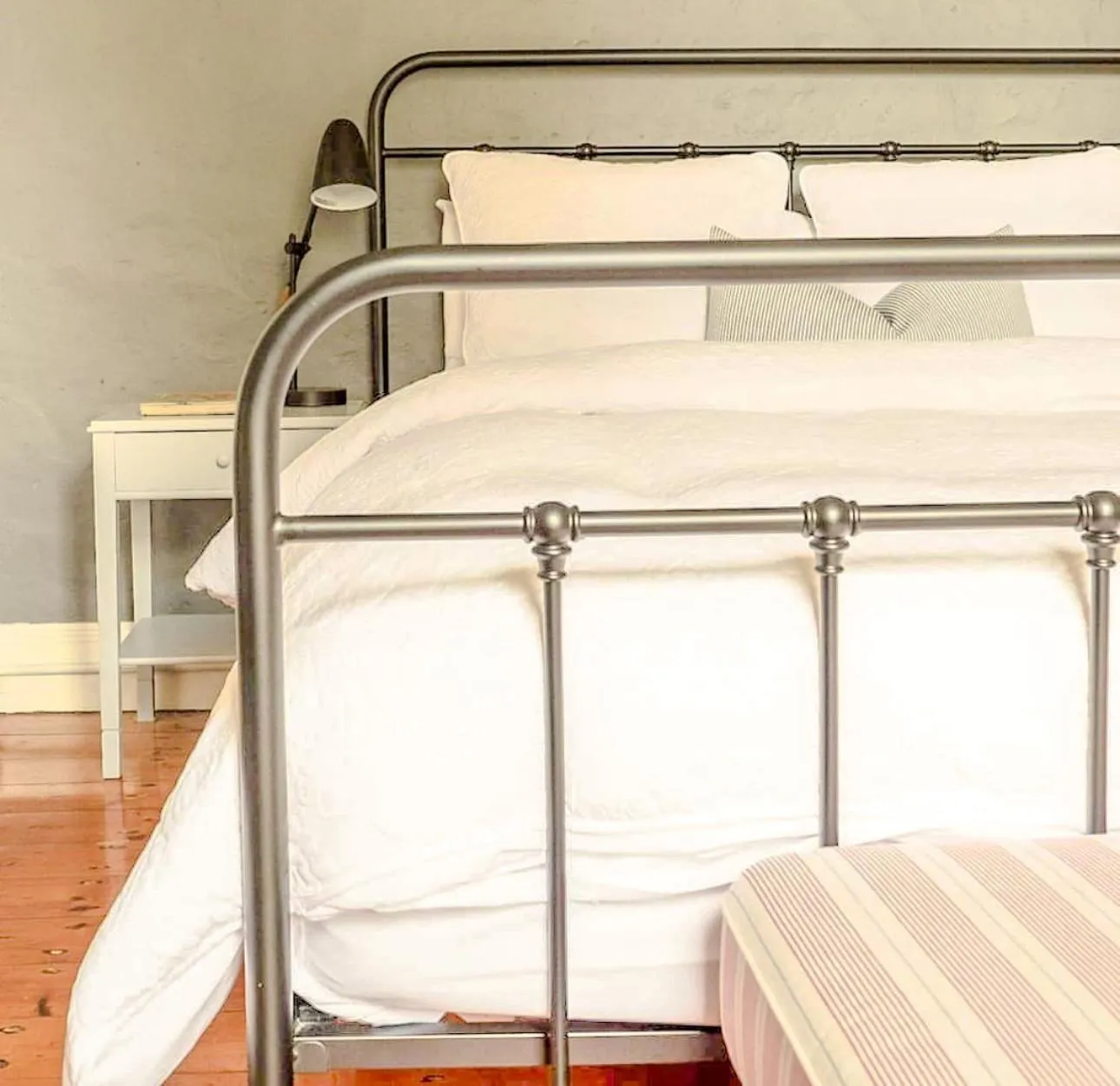 Bed in Clonmara Country House and Cottages