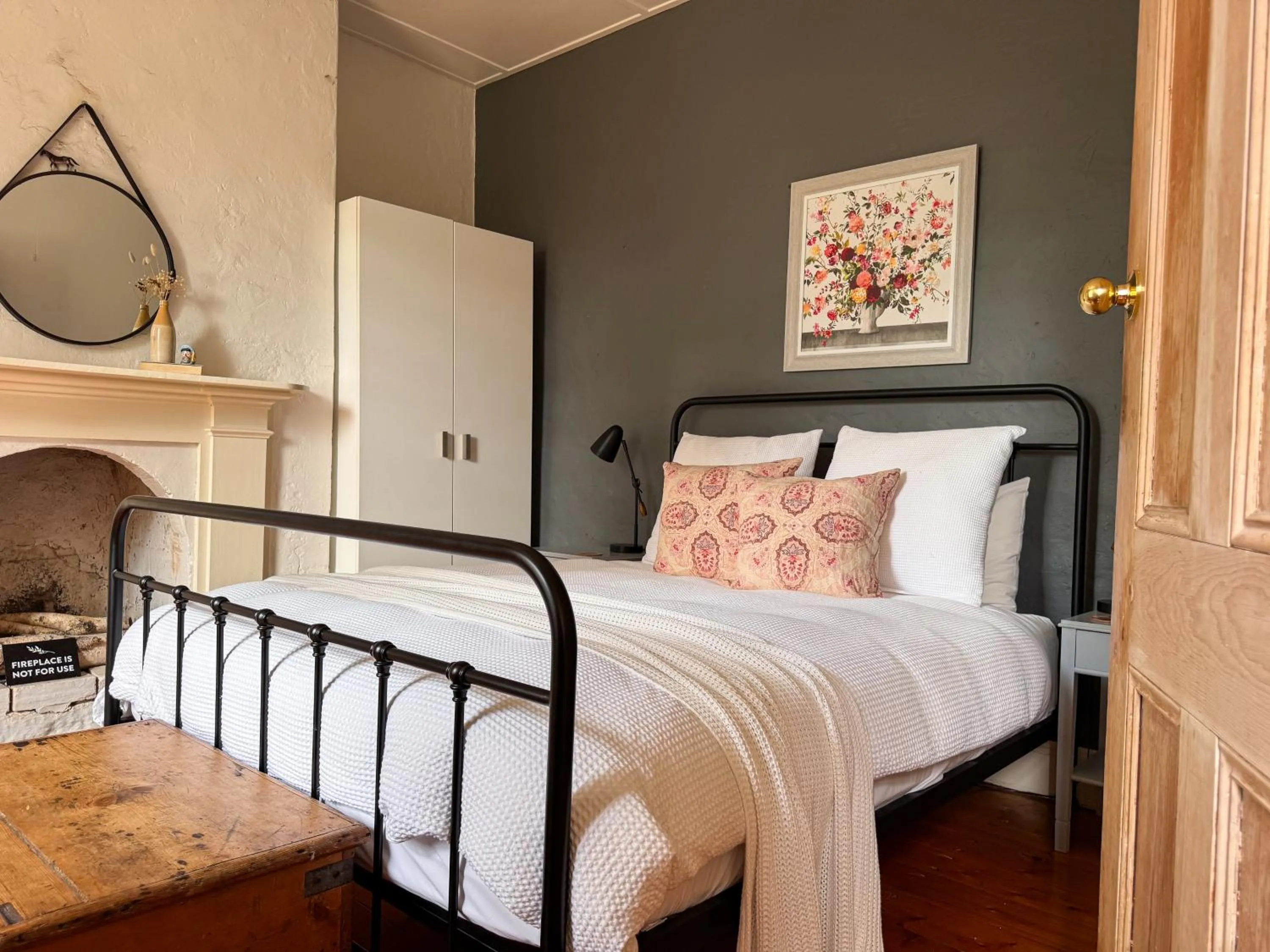 Bed in Clonmara Country House and Cottages