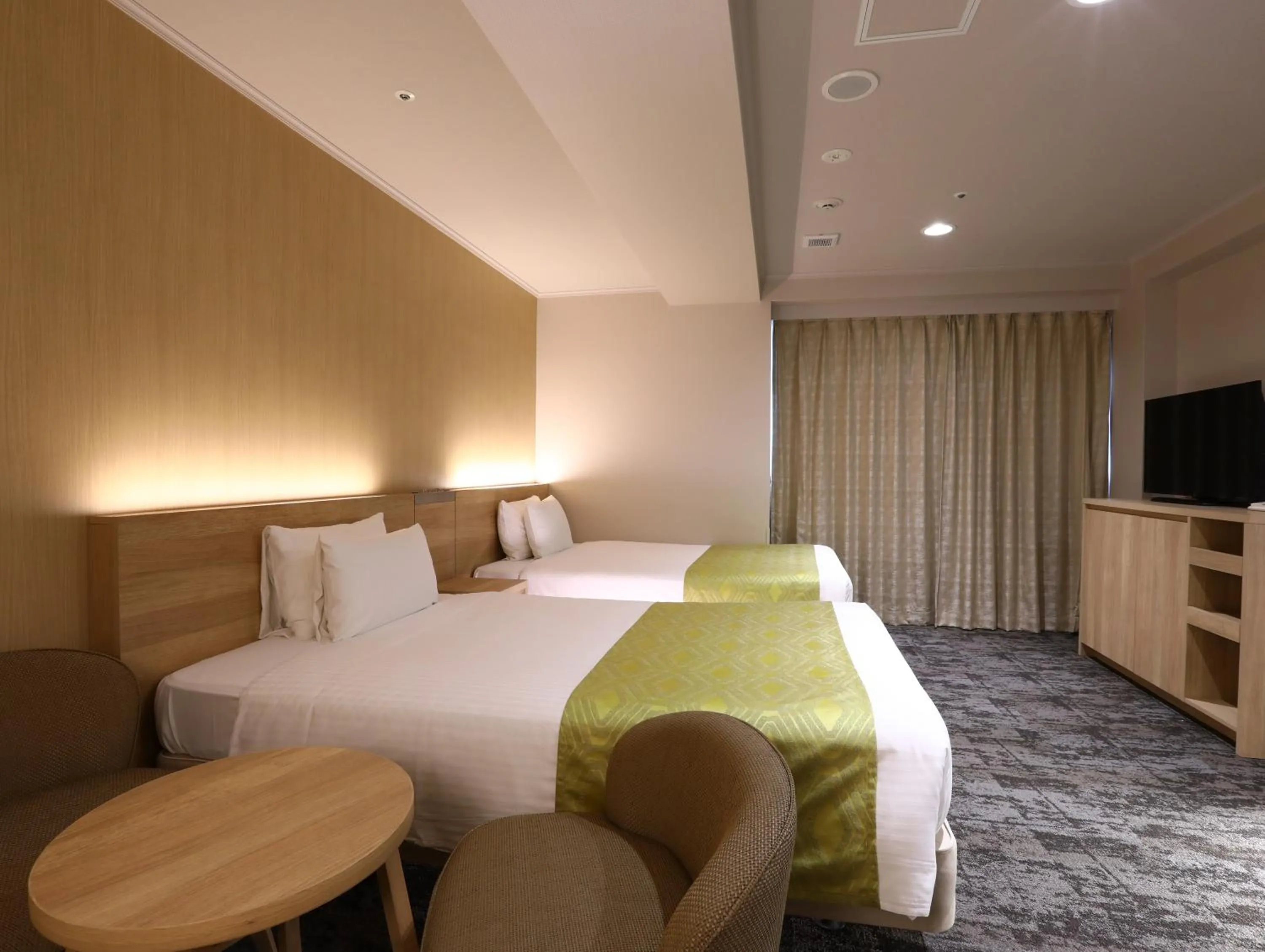 Photo of the whole room, Bed in Hotel Hokke Club Kyoto