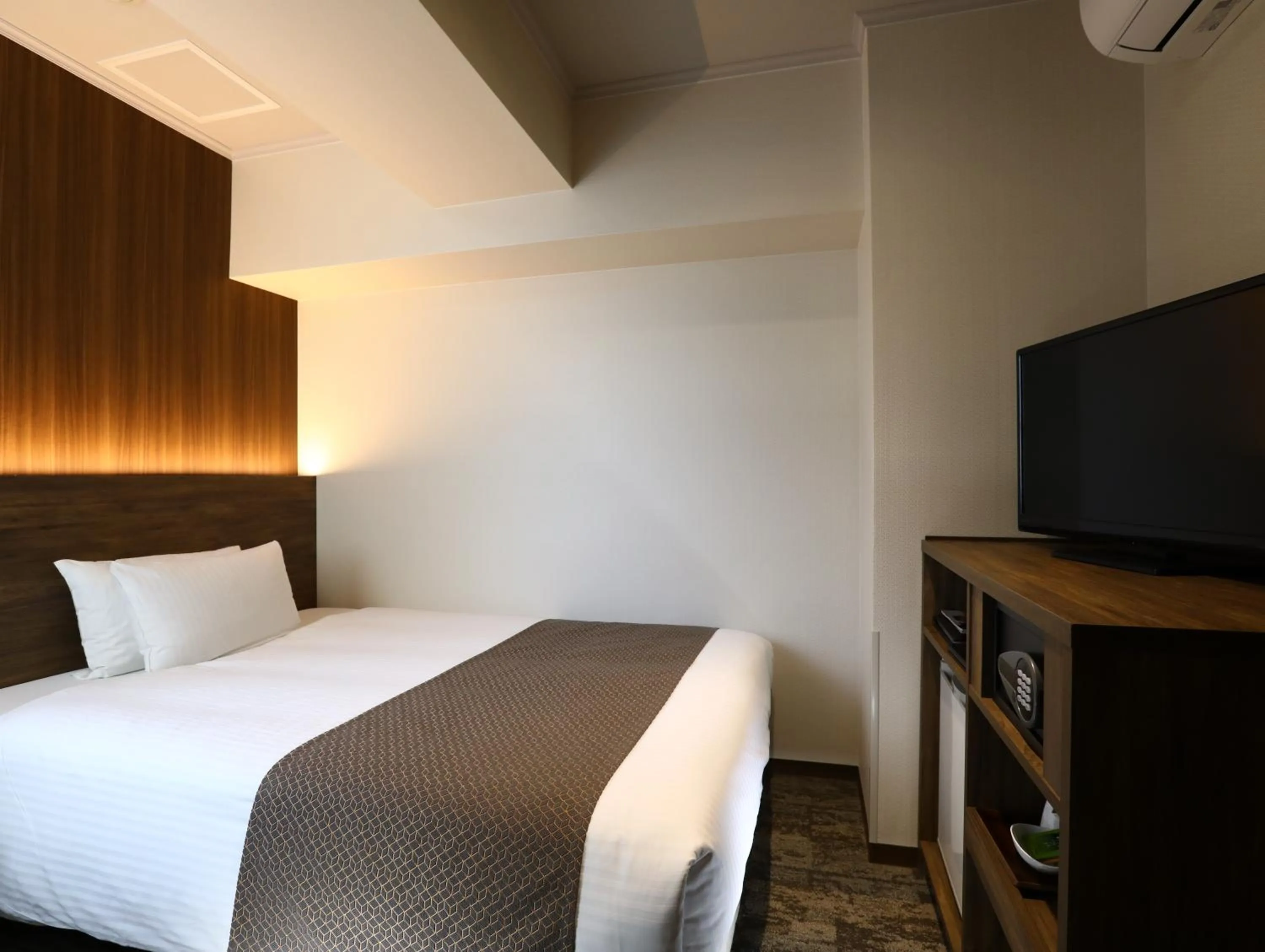 Photo of the whole room, Bed in Hotel Hokke Club Kyoto