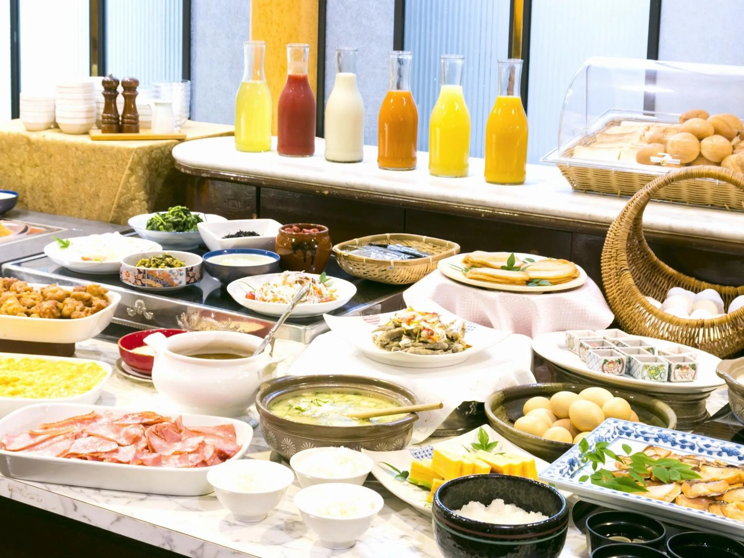 Restaurant/places to eat in Hotel Merieges