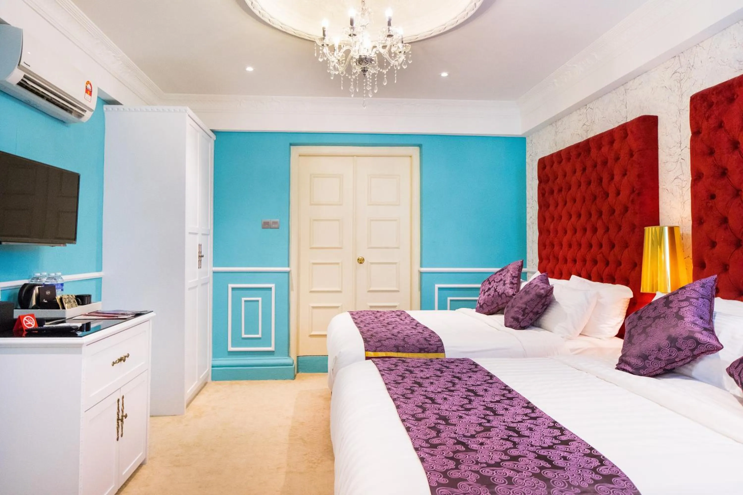 Photo of the whole room, Bed in Apple Heritage Hotel