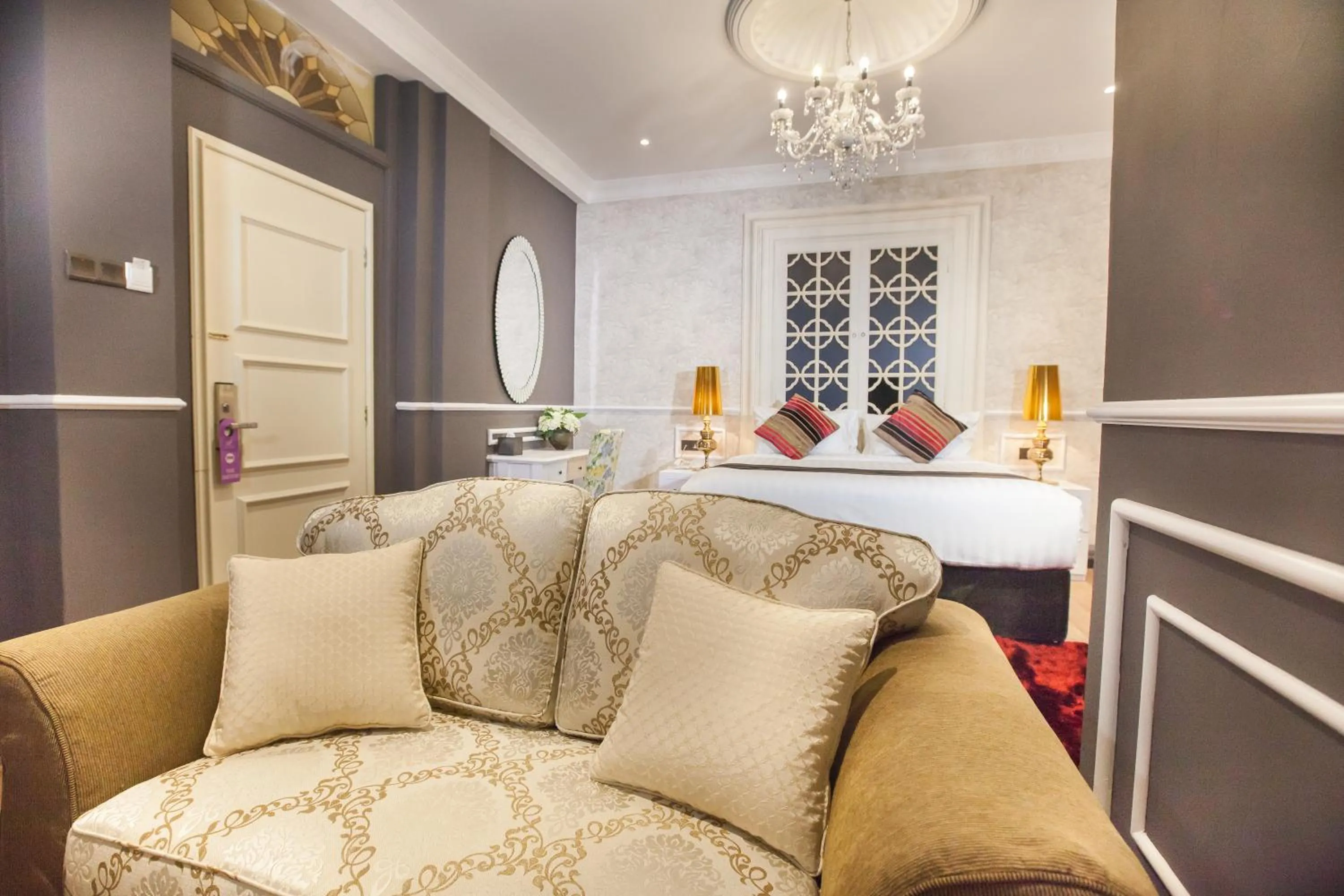 Photo of the whole room, Bed in Apple Heritage Hotel