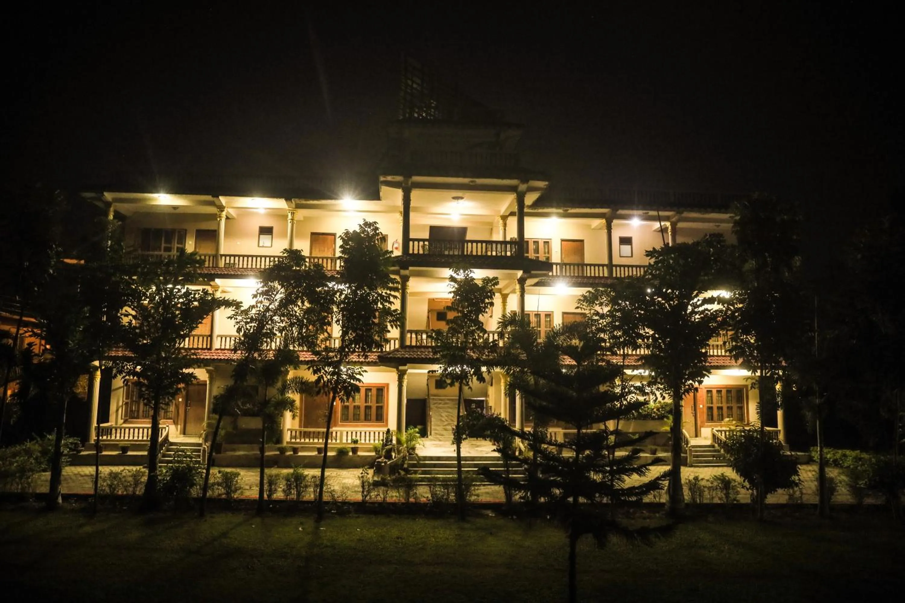 Property building in Chitwan Forest Resort with swimming pool , Chitwan National Park