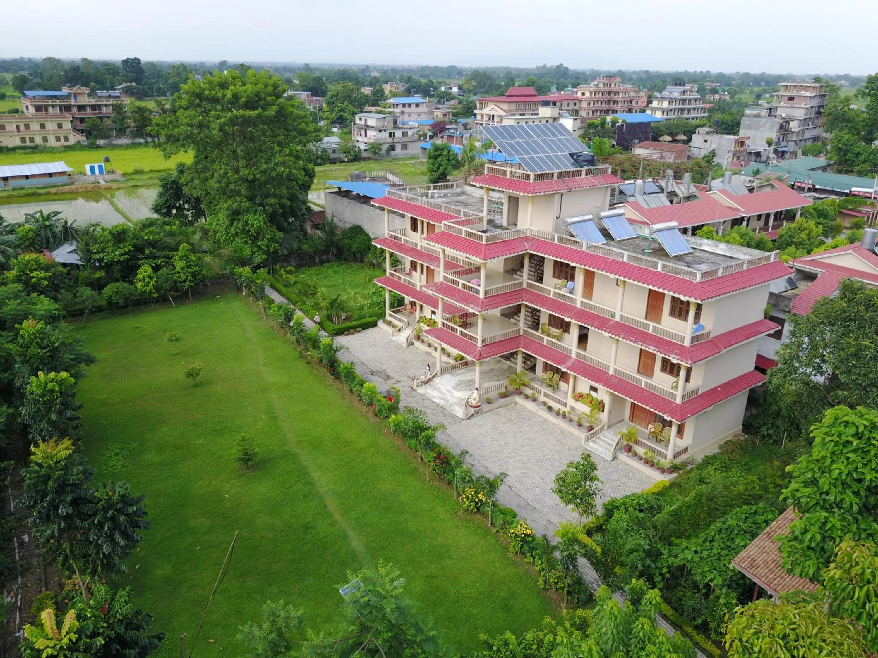 Property building in Chitwan Forest Resort with swimming pool , Chitwan National Park