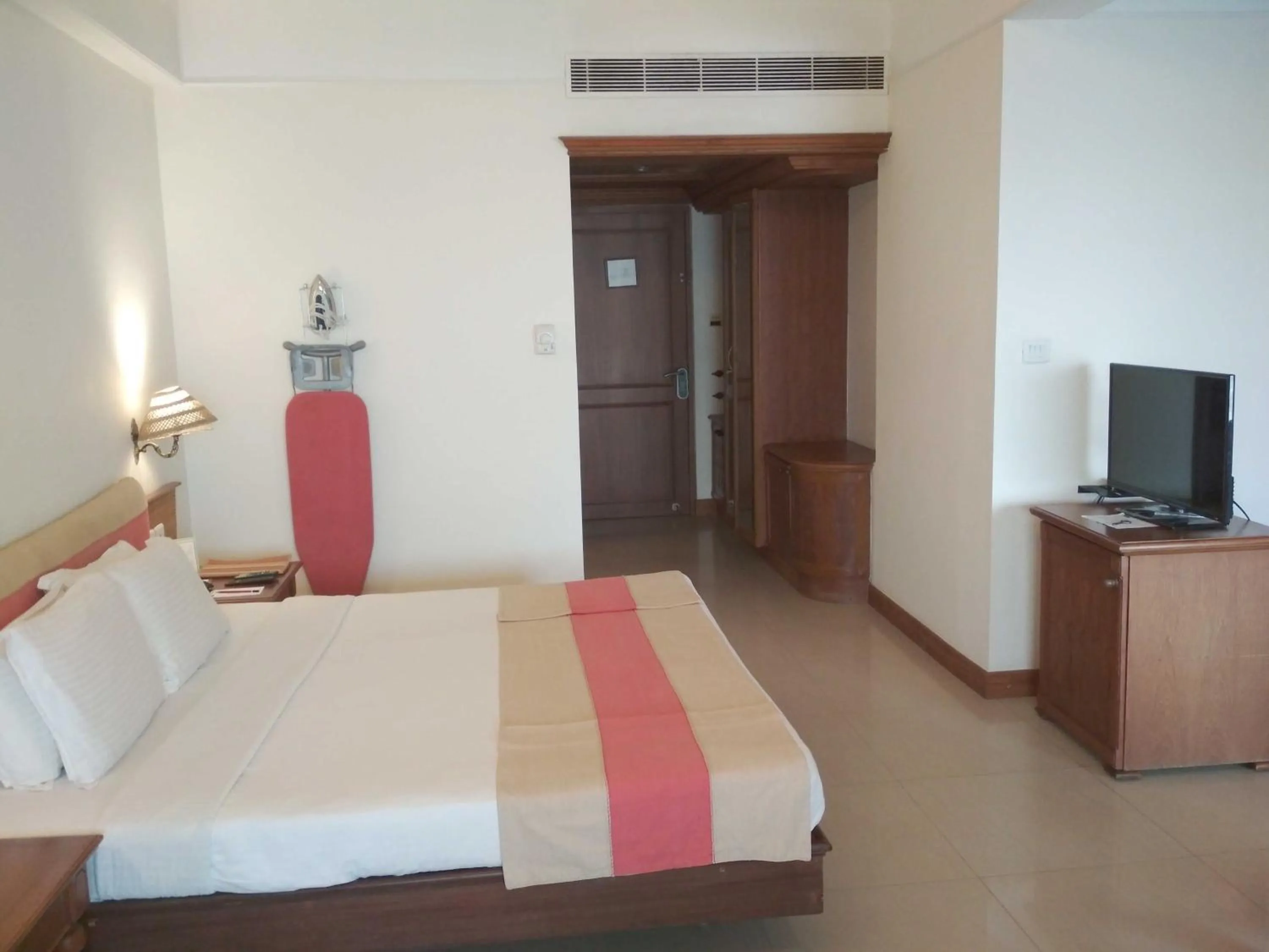 TV/Entertainment Center in Hindustan Beach Retreat