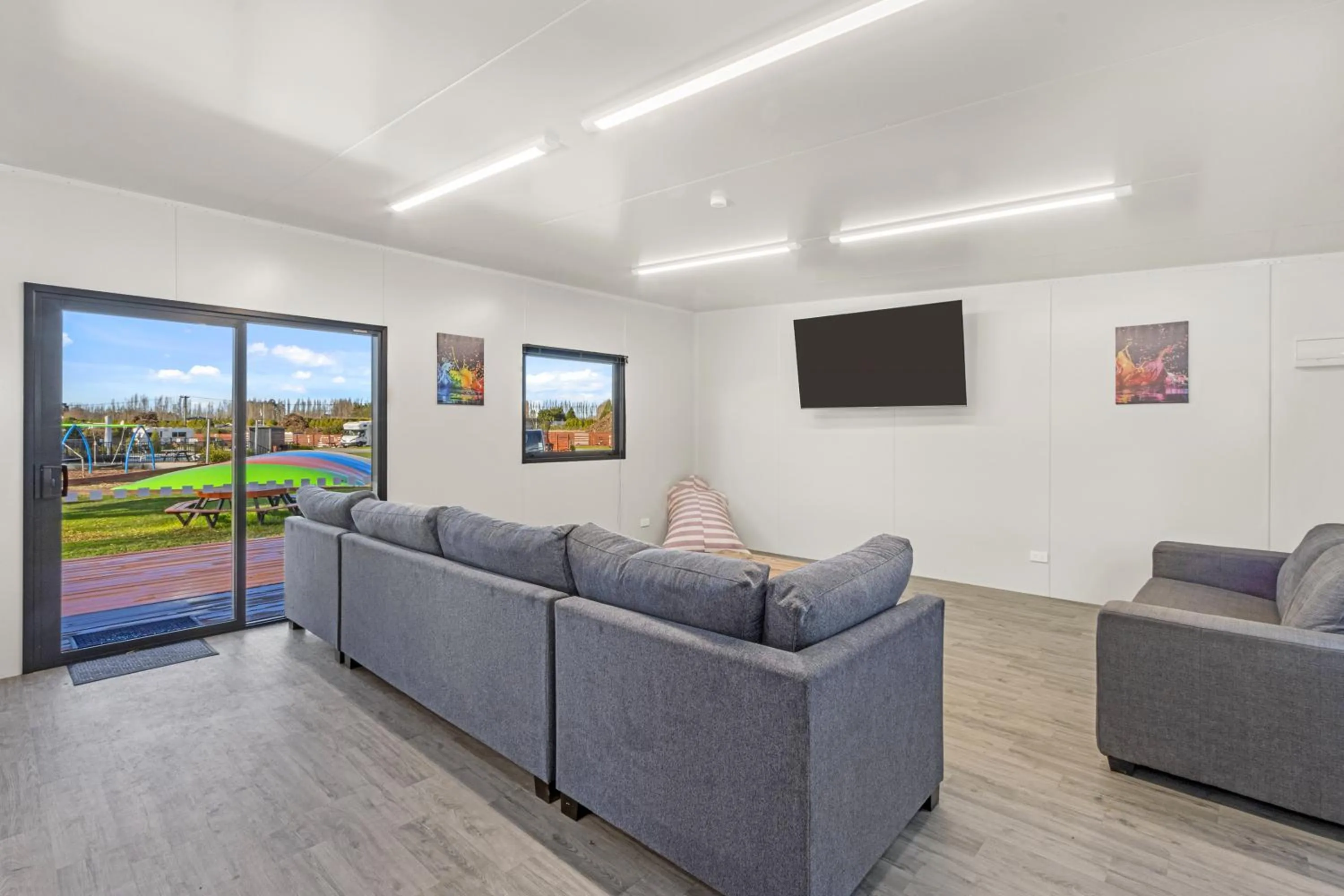 Communal lounge/ TV room in North South Holiday Park