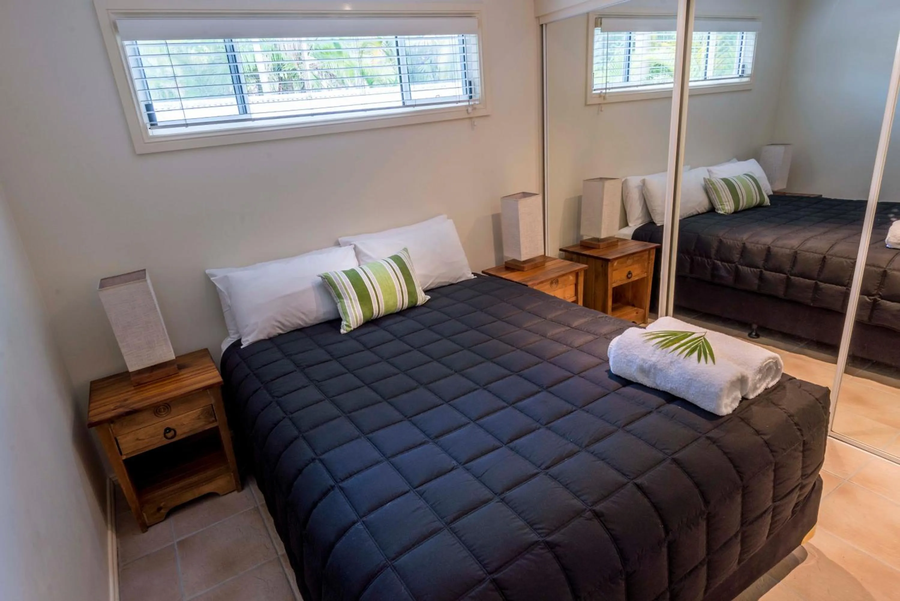 Photo of the whole room, Bed in The Palms At Avoca