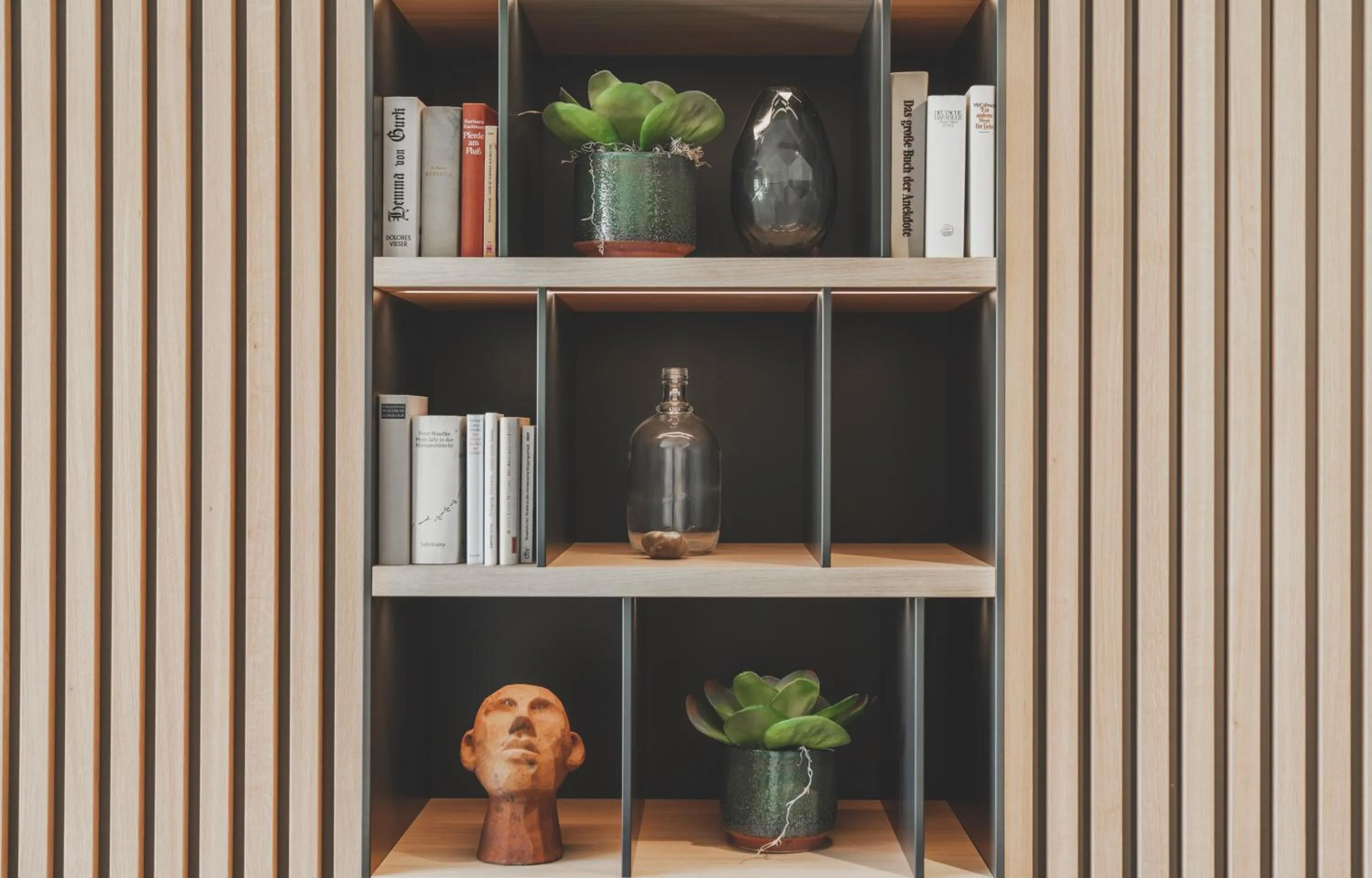 Decorative detail in Langwies Genussherberge