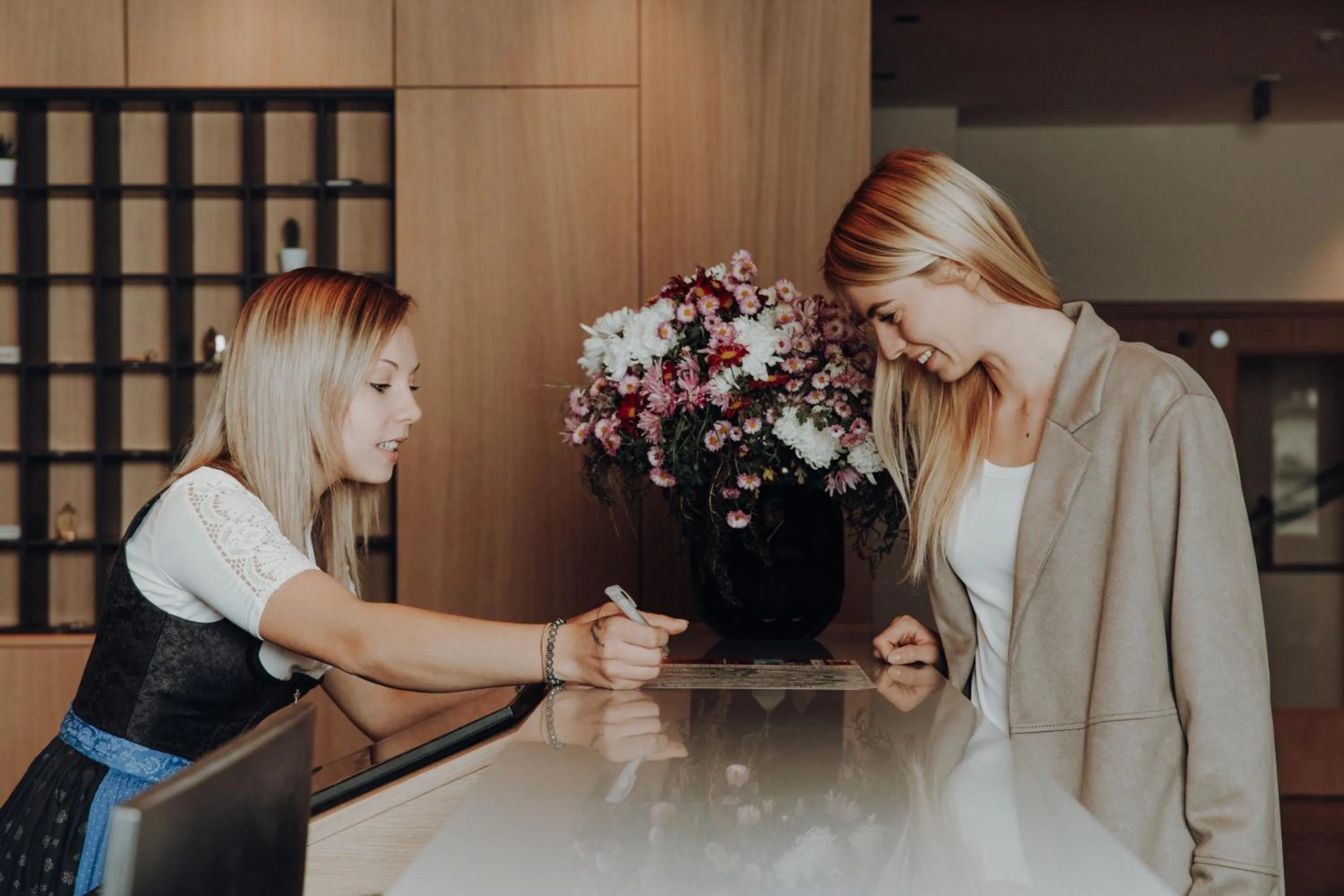 Lobby or reception in Langwies Genussherberge