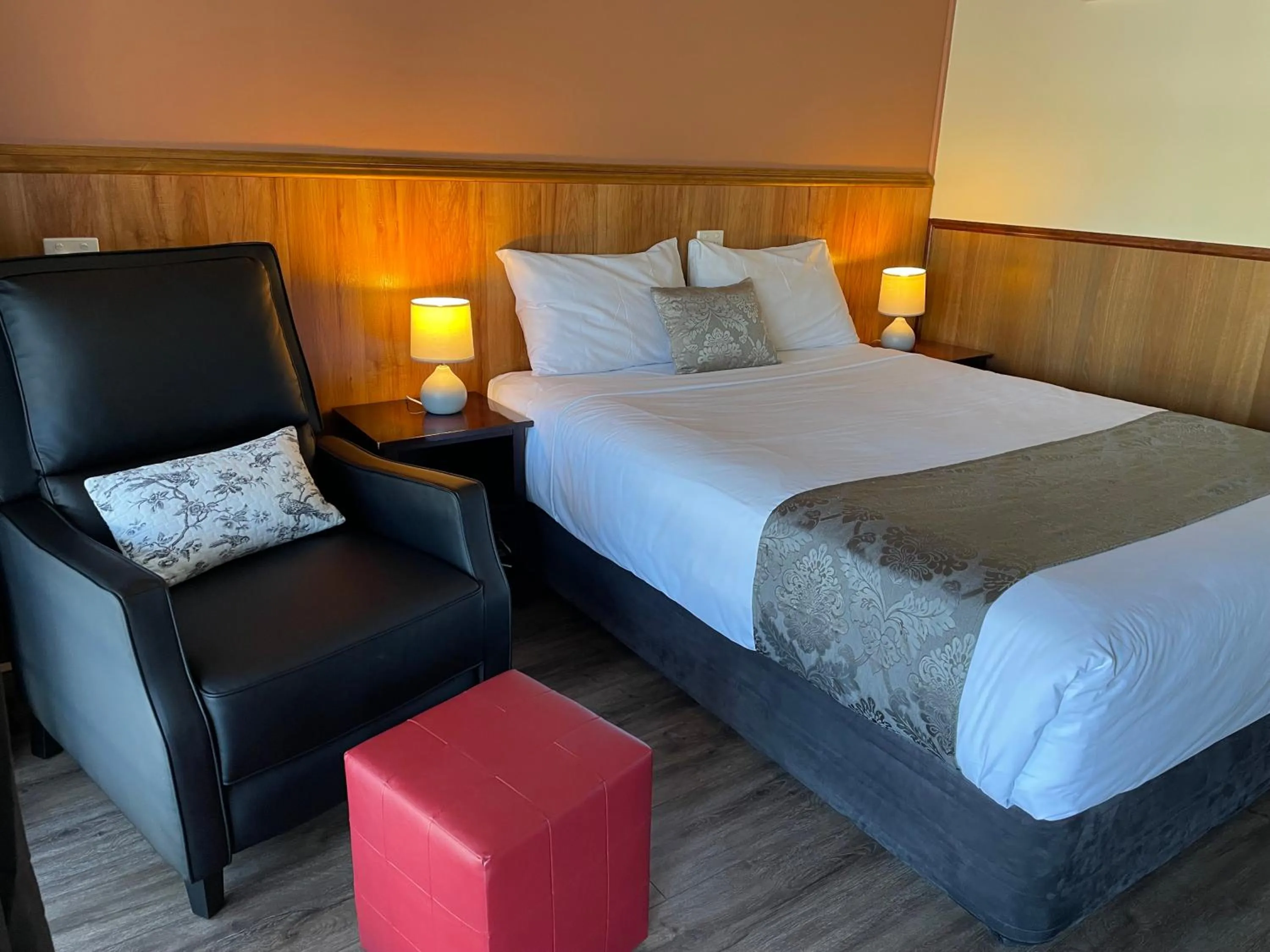 Photo of the whole room, Bed in Highway Motor Inn Taree