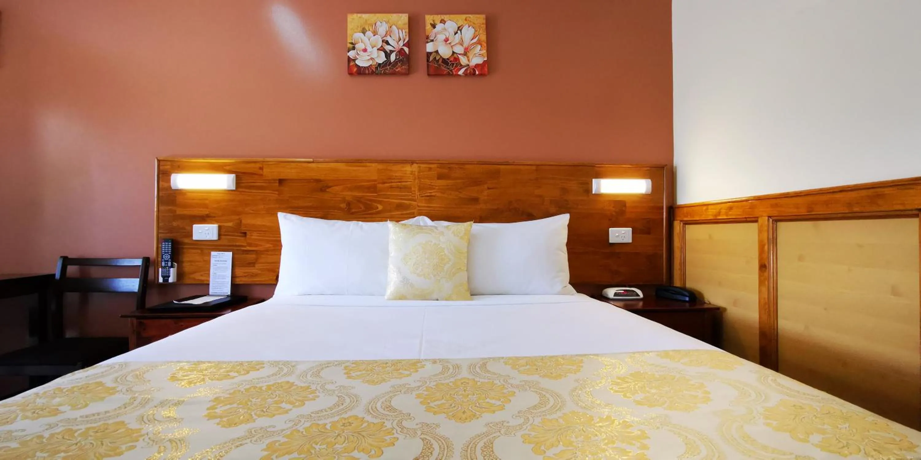 Bed in Highway Motor Inn Taree