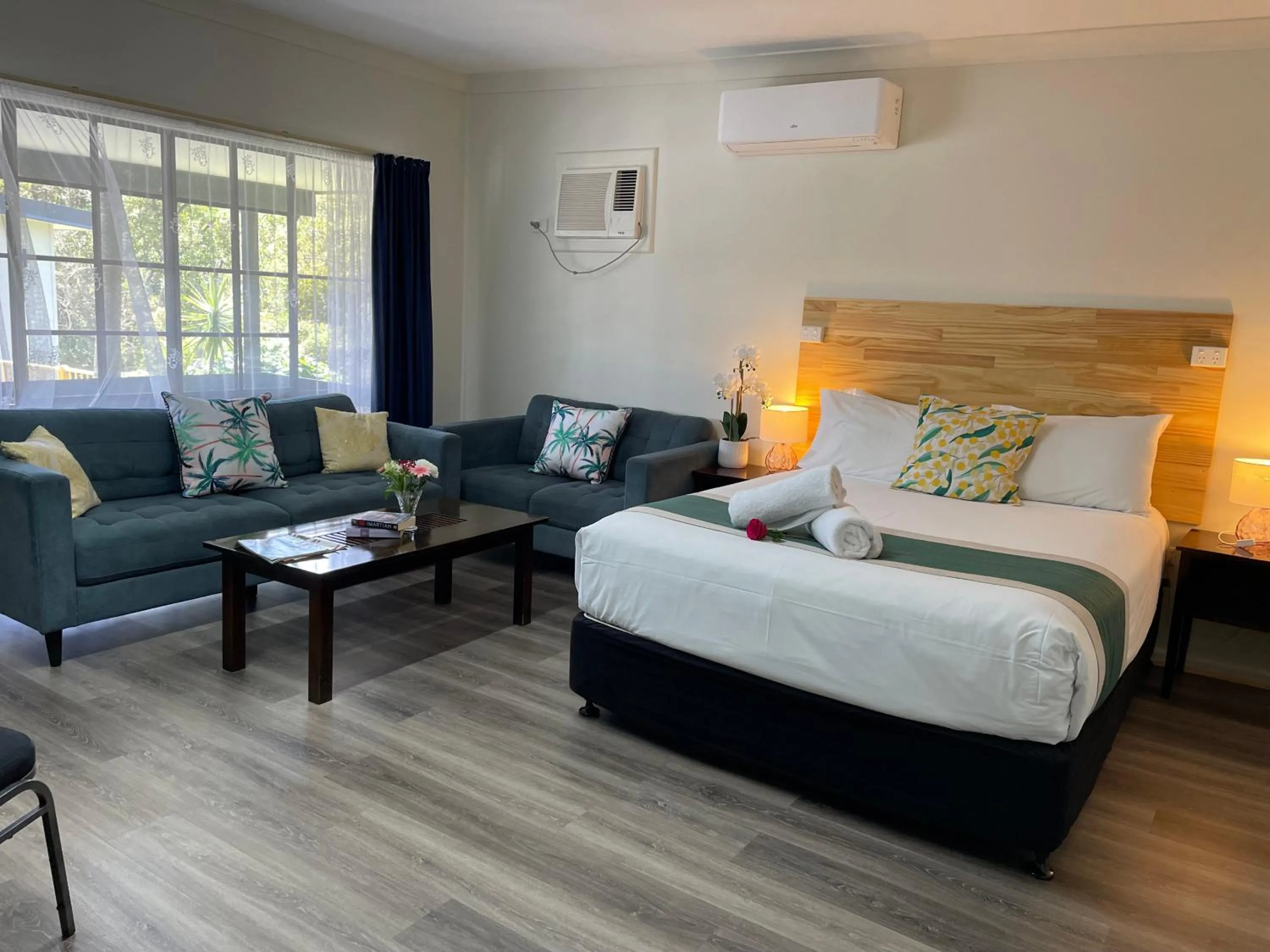 Bed in Highway Motor Inn Taree