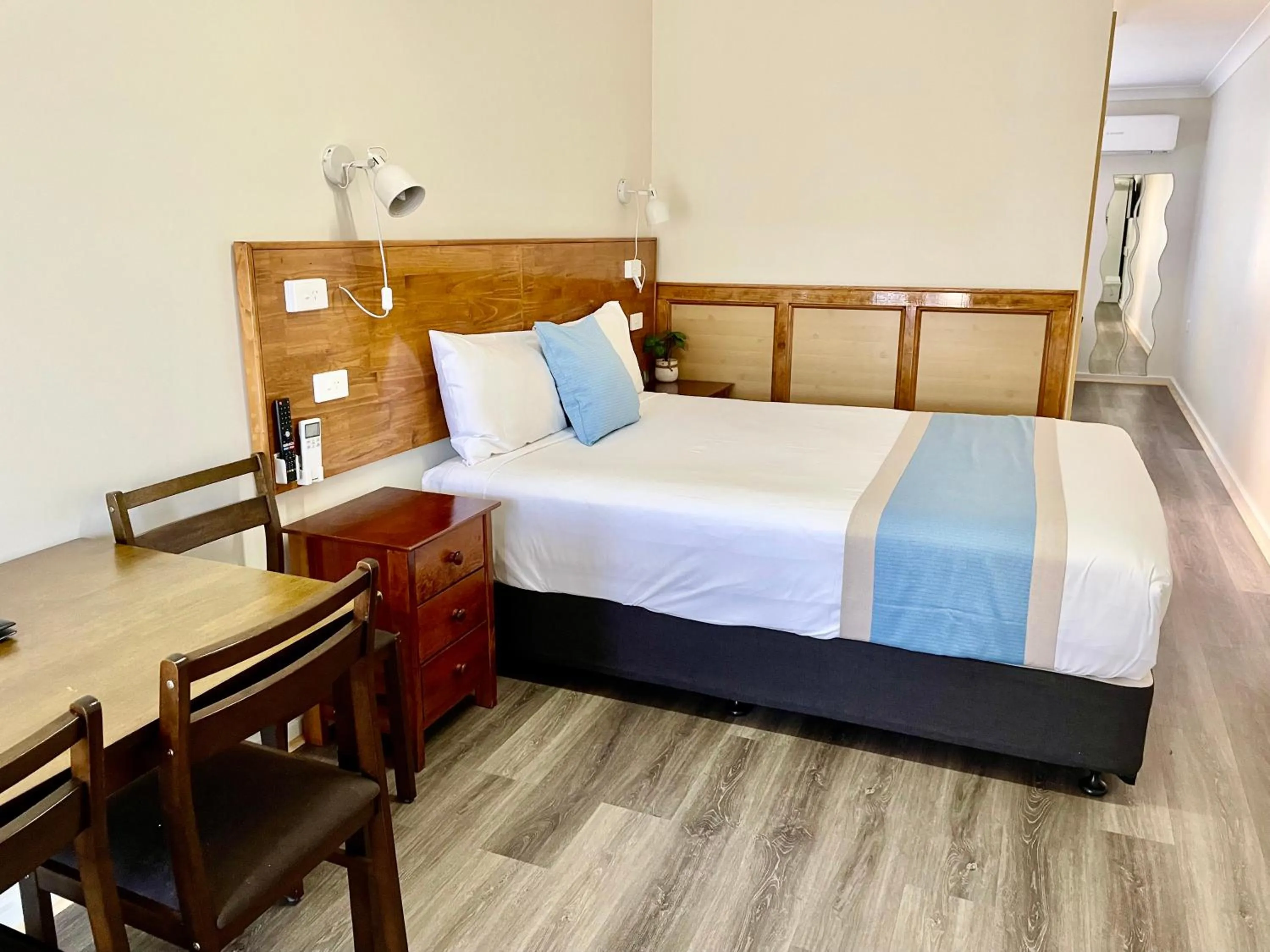 Bed in Highway Motor Inn Taree